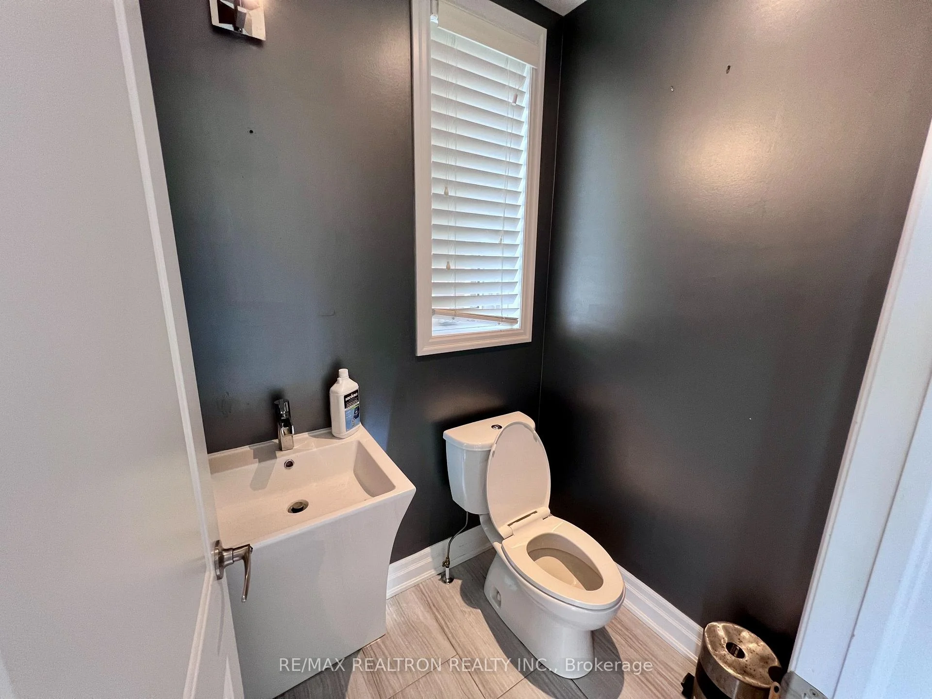 Photo 16 of 223 Thomas Phillips Drive, Aurora, Rural Aurora — HOMEH