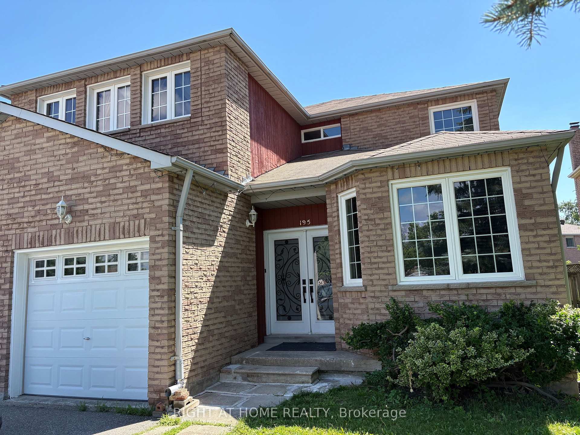 Photo 2 of 195 Johnson Street, Barrie, Grove East — HOMEH