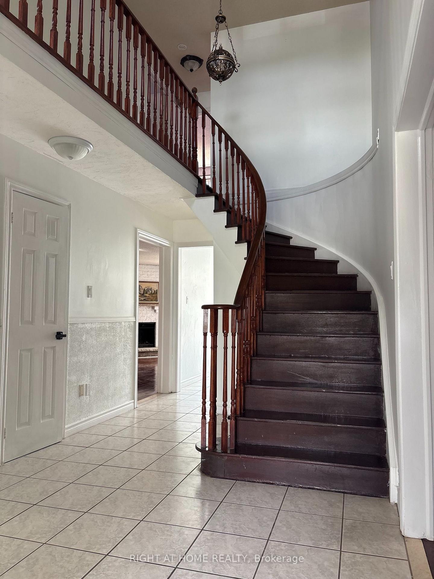 Photo 3 of 195 Johnson Street, Barrie, Grove East — HOMEH