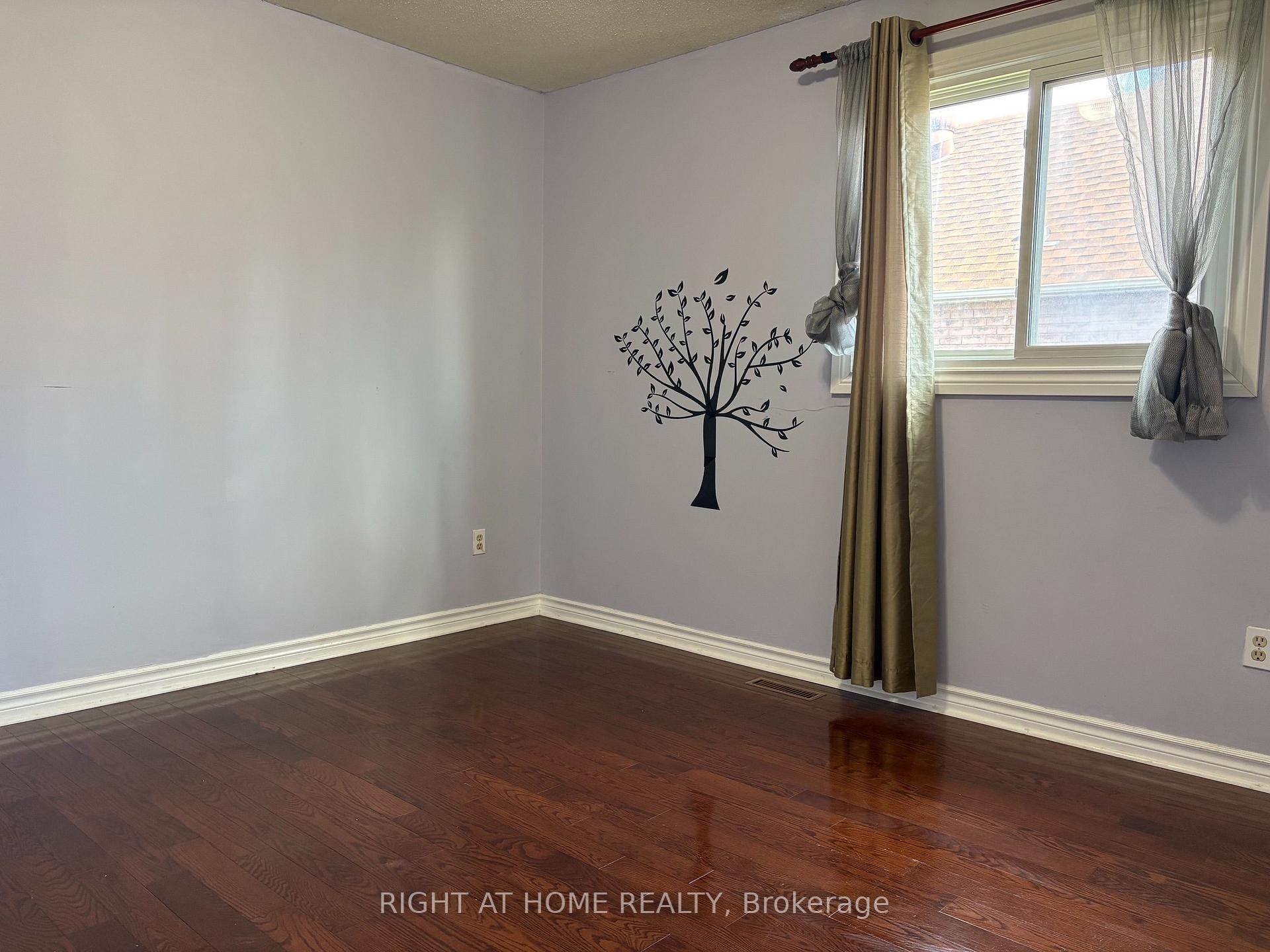 Photo 9 of 195 Johnson Street, Barrie, Grove East — HOMEH