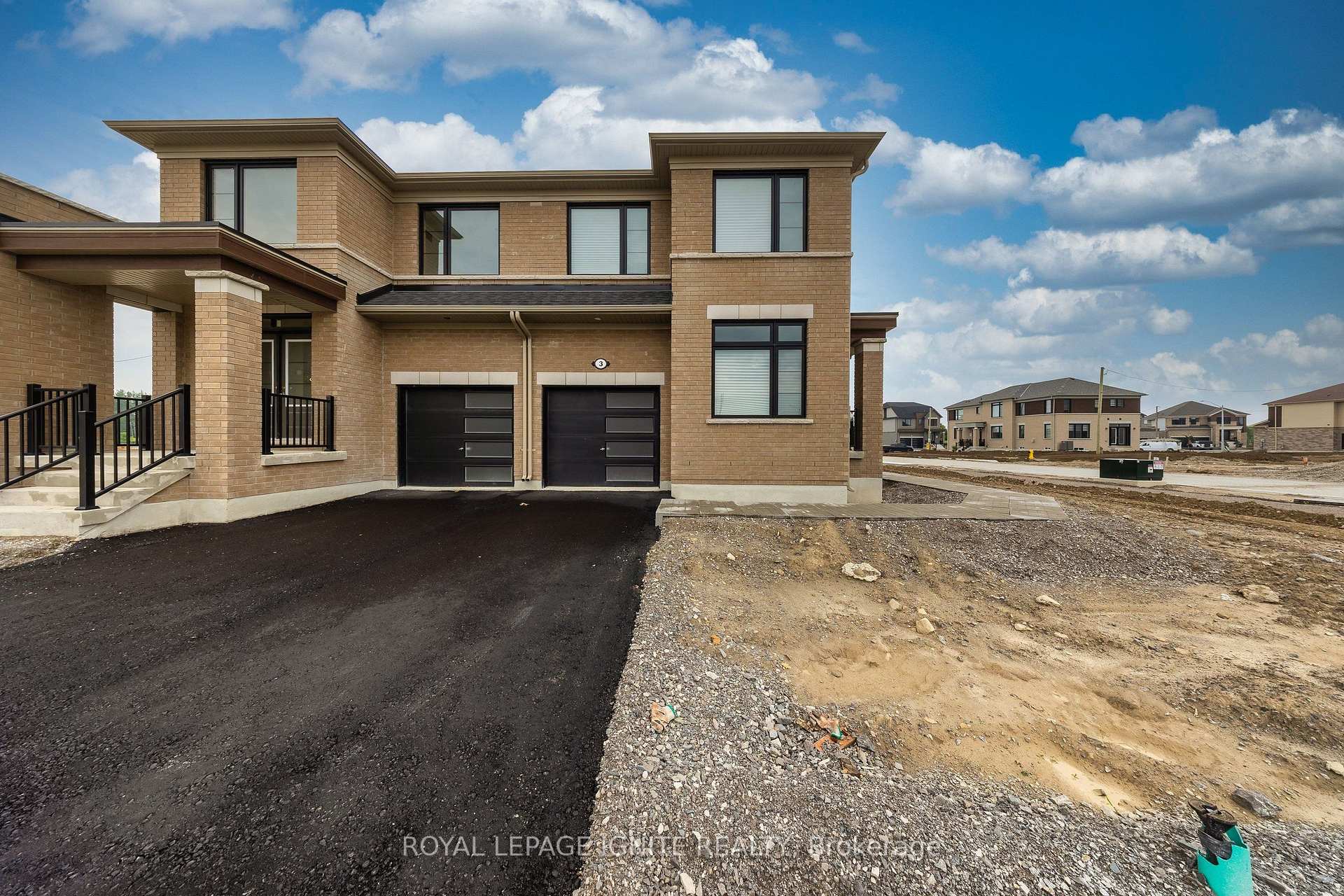 Photo 2 of 3 Rackham Lane, Clarington, Courtice — HOMEH
