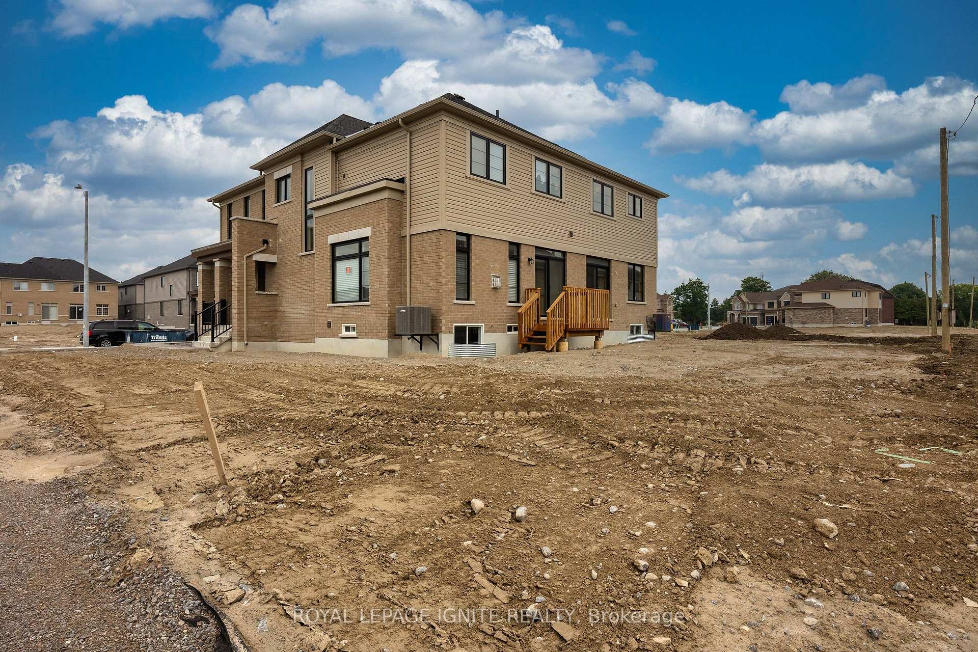 Photo 4 of 3 Rackham Lane, Clarington, Courtice — HOMEH
