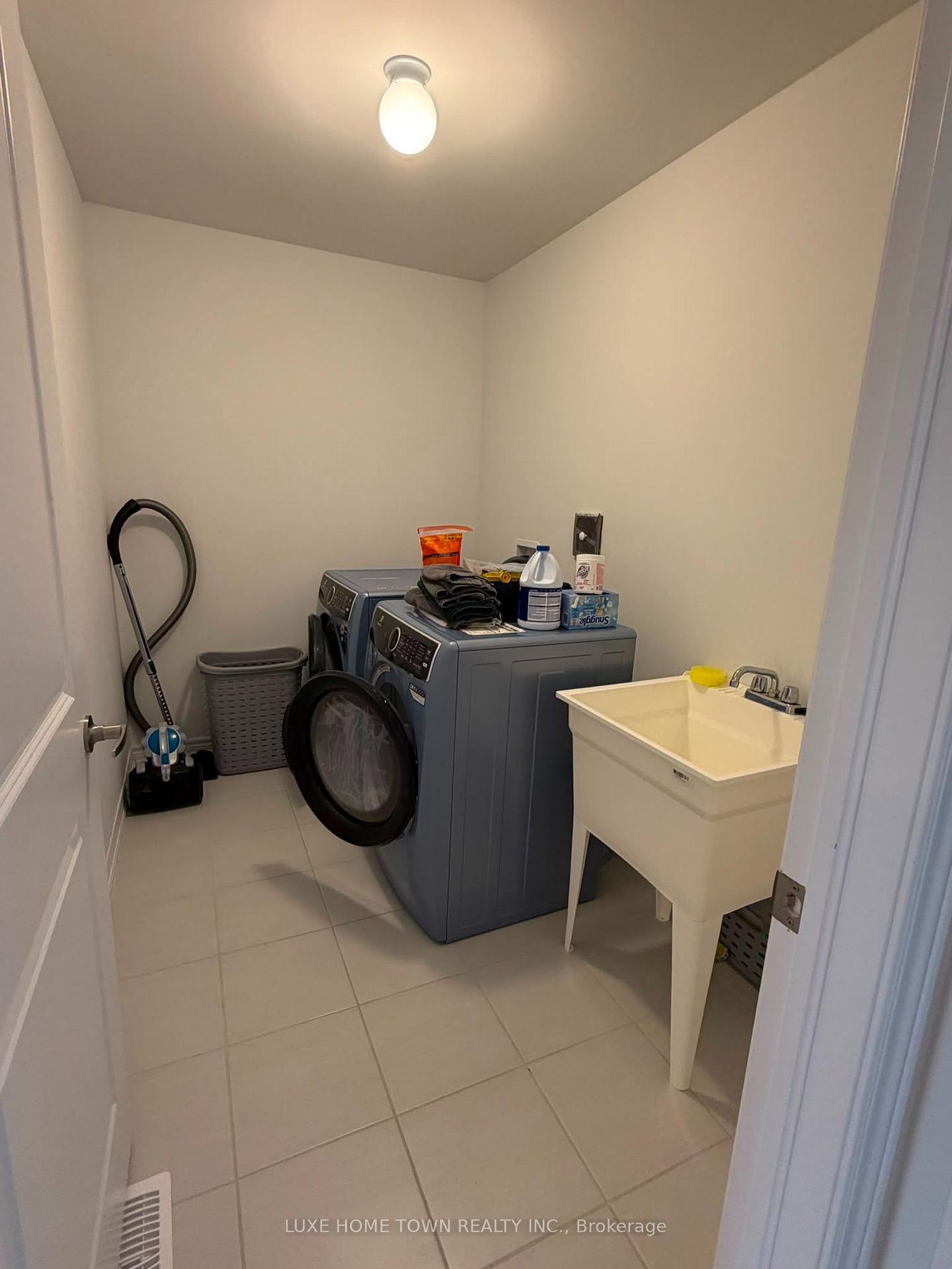Photo 5 of 12 Gauley Drive, Centre Wellington, Fergus — HOMEH