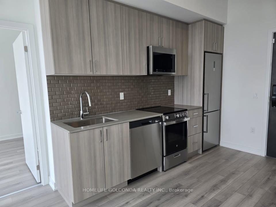 Front of Unit 812, 1005 Dundas Street E