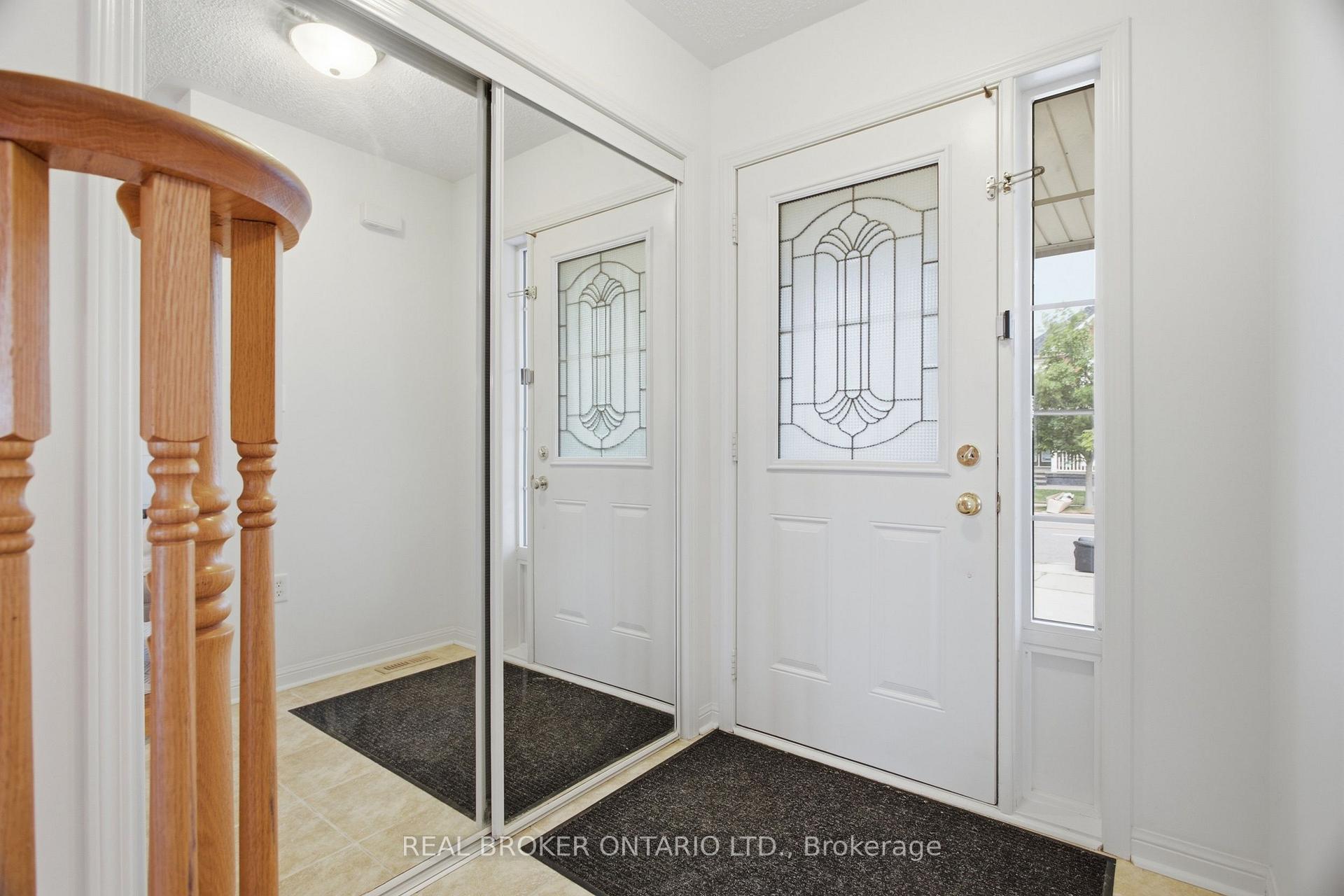 Photo 2 of 35 Bonavista Drive, Brampton, Credit Valley — HOMEH