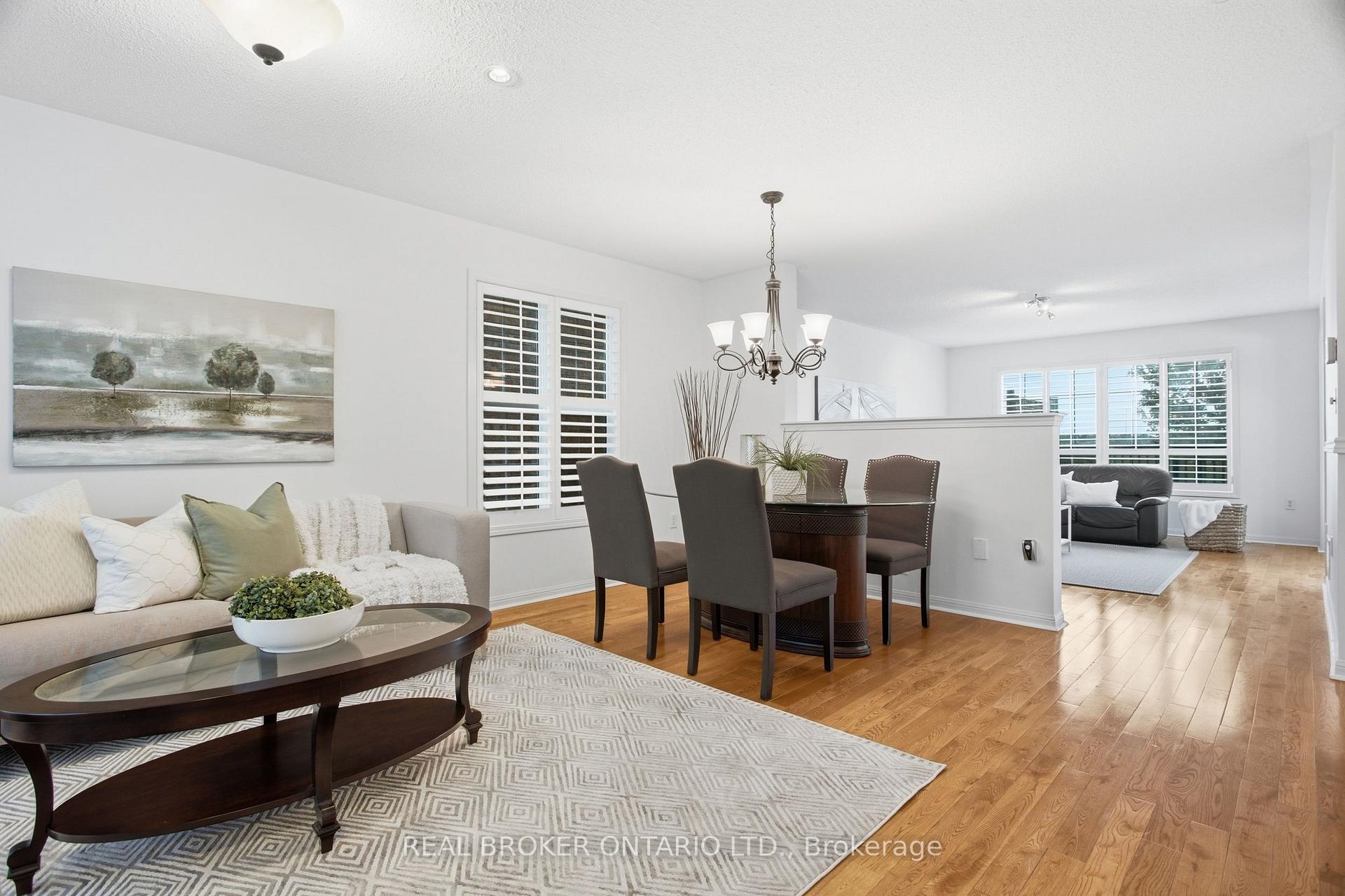 Photo 3 of 35 Bonavista Drive, Brampton, Credit Valley — HOMEH