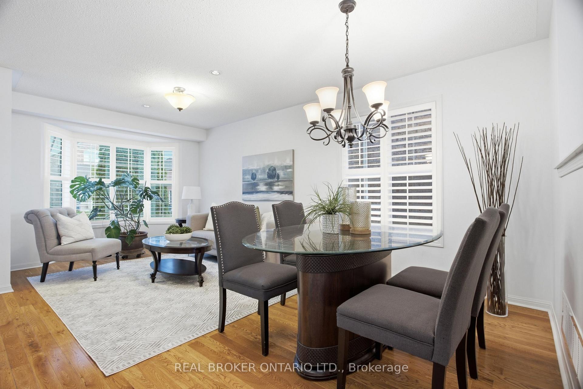Photo 4 of 35 Bonavista Drive, Brampton, Credit Valley — HOMEH