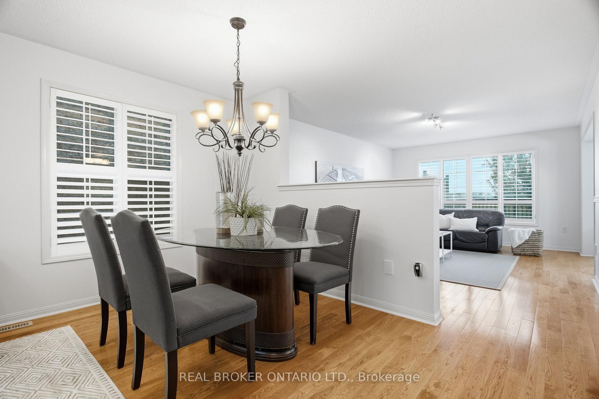 Photo 8 of 35 Bonavista Drive, Brampton, Credit Valley — HOMEH