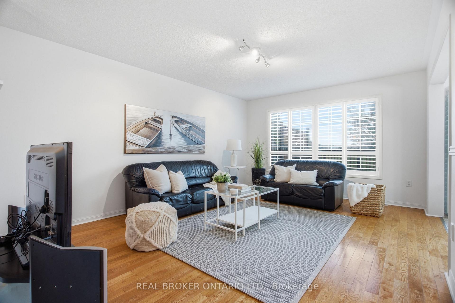 Photo 9 of 35 Bonavista Drive, Brampton, Credit Valley — HOMEH