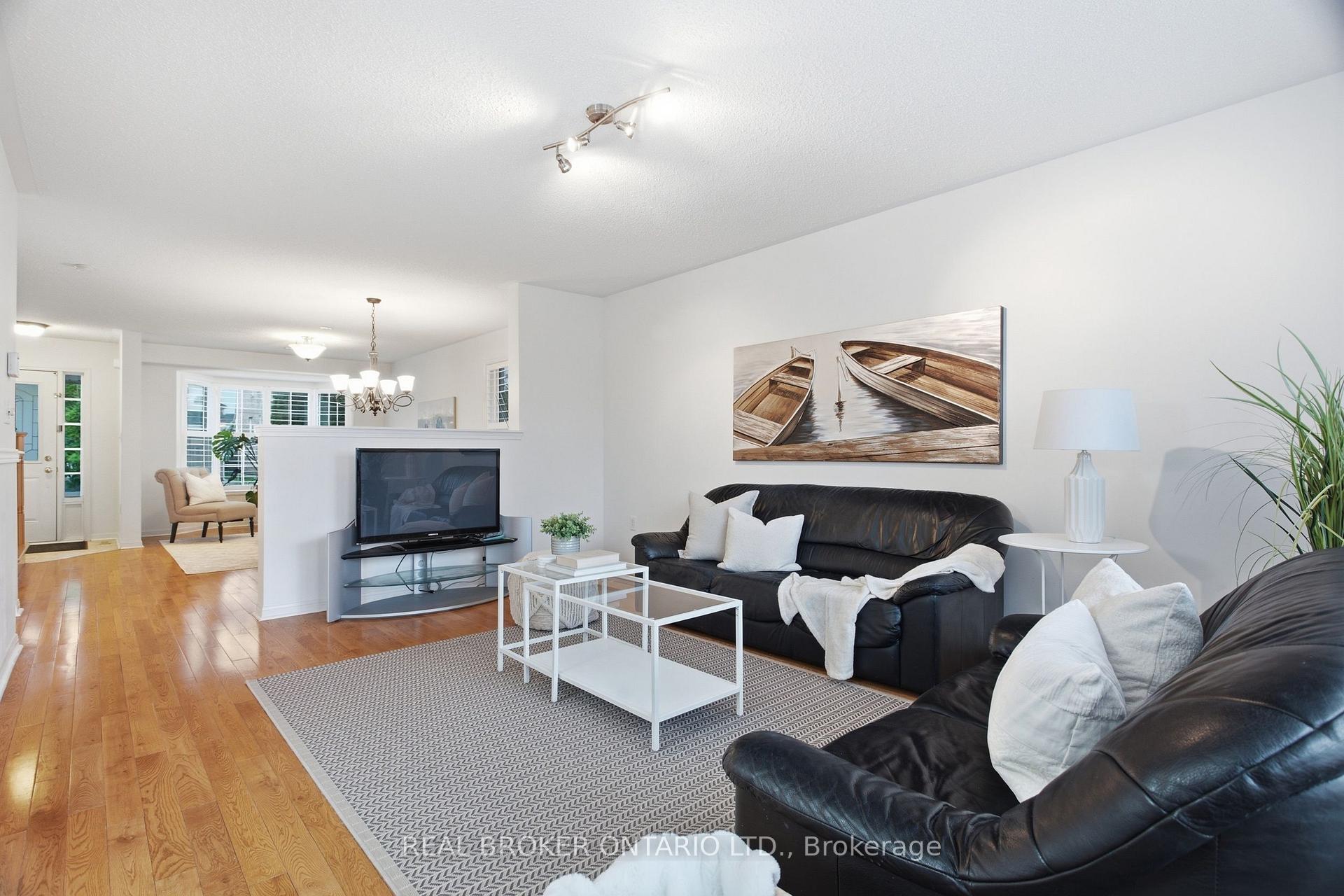 Photo 10 of 35 Bonavista Drive, Brampton, Credit Valley — HOMEH