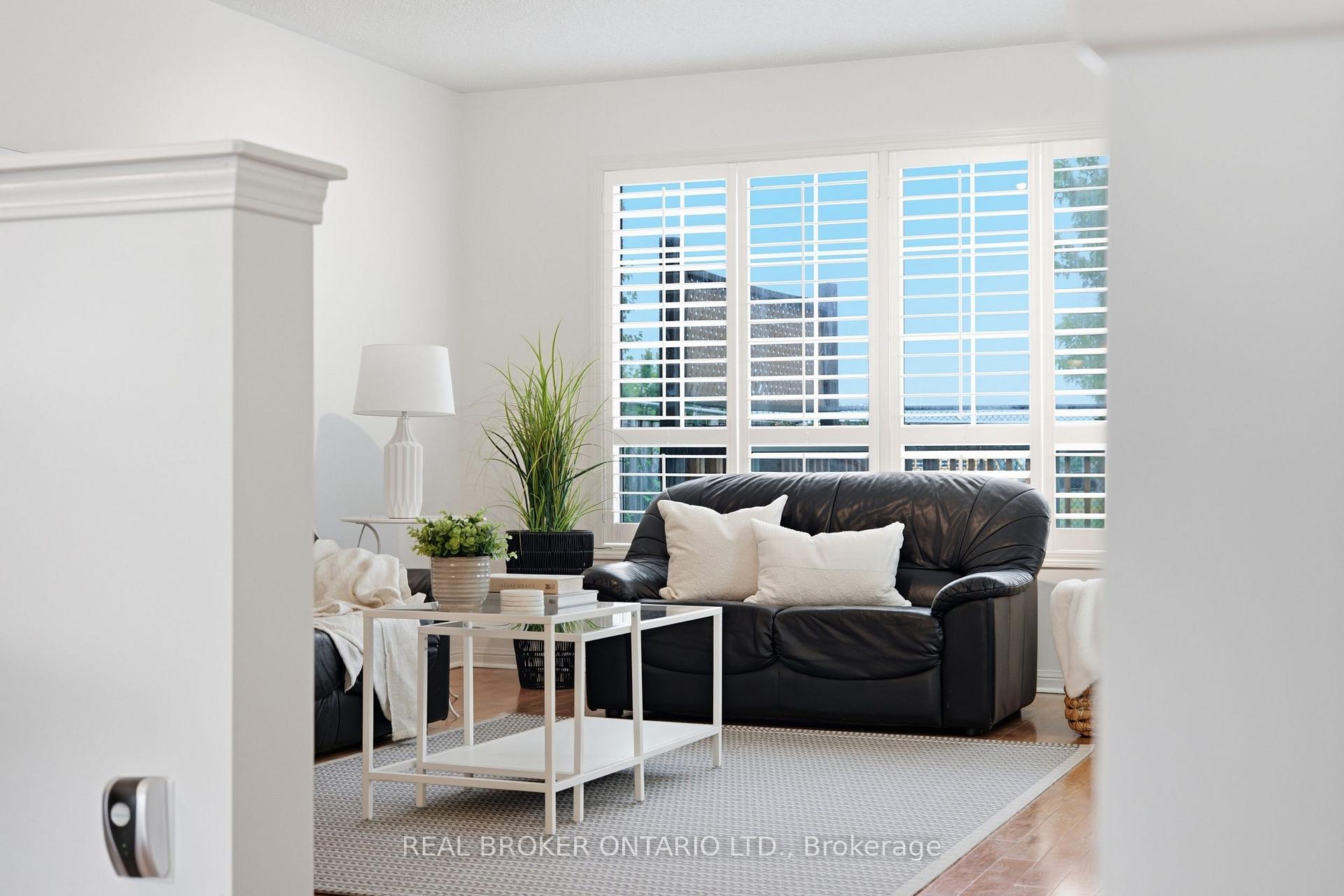 Photo 12 of 35 Bonavista Drive, Brampton, Credit Valley — HOMEH
