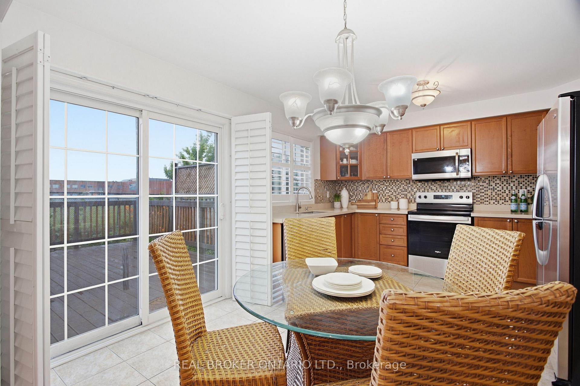 Photo 14 of 35 Bonavista Drive, Brampton, Credit Valley — HOMEH