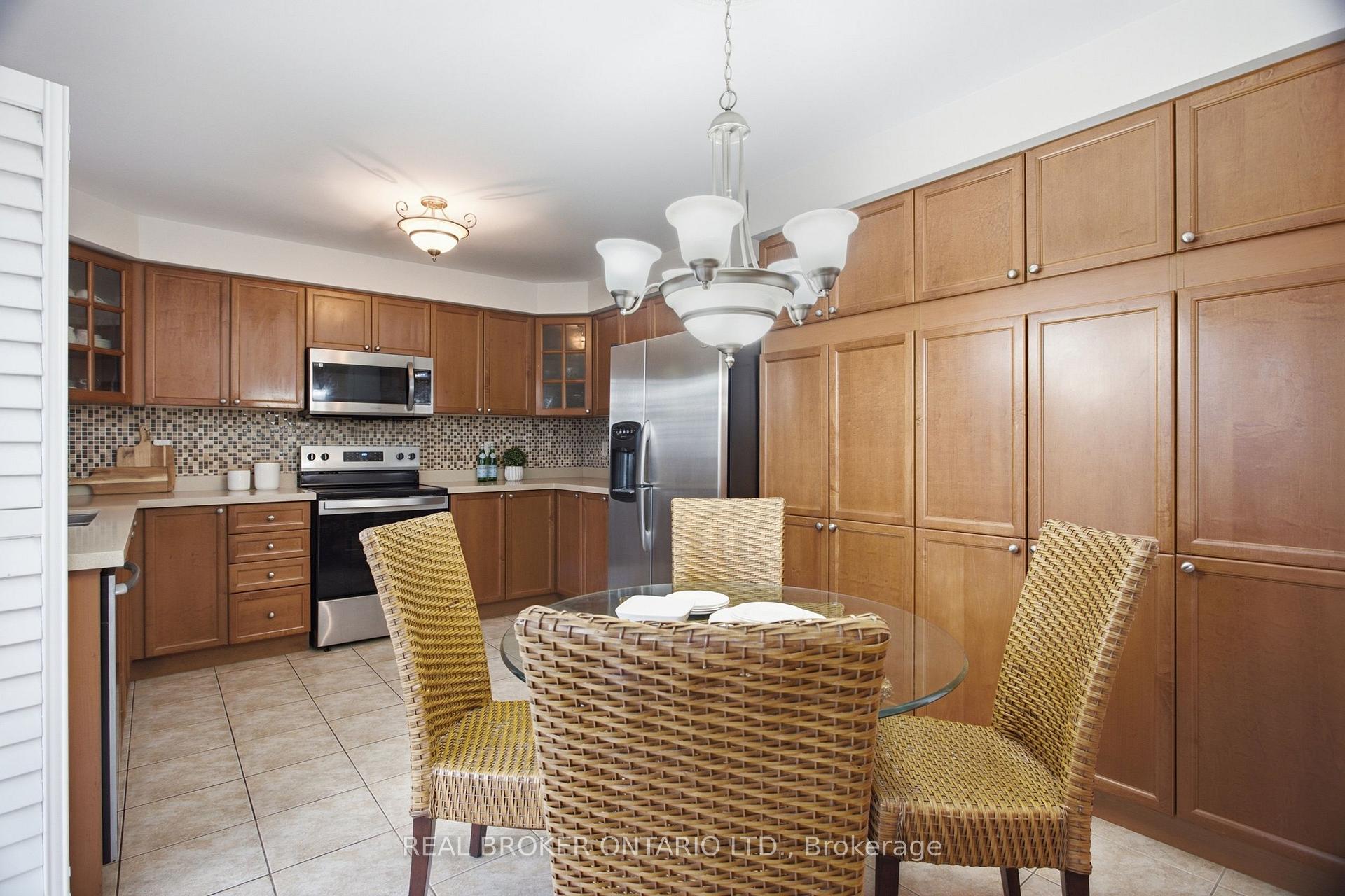Photo 15 of 35 Bonavista Drive, Brampton, Credit Valley — HOMEH
