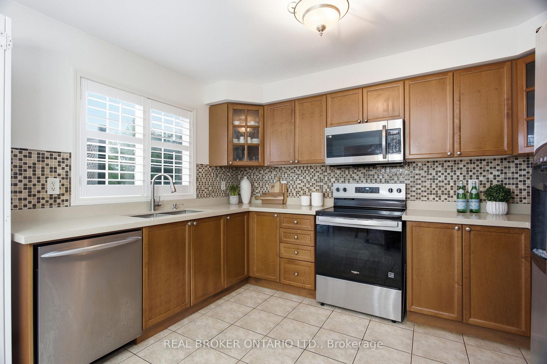 Photo 17 of 35 Bonavista Drive, Brampton, Credit Valley — HOMEH