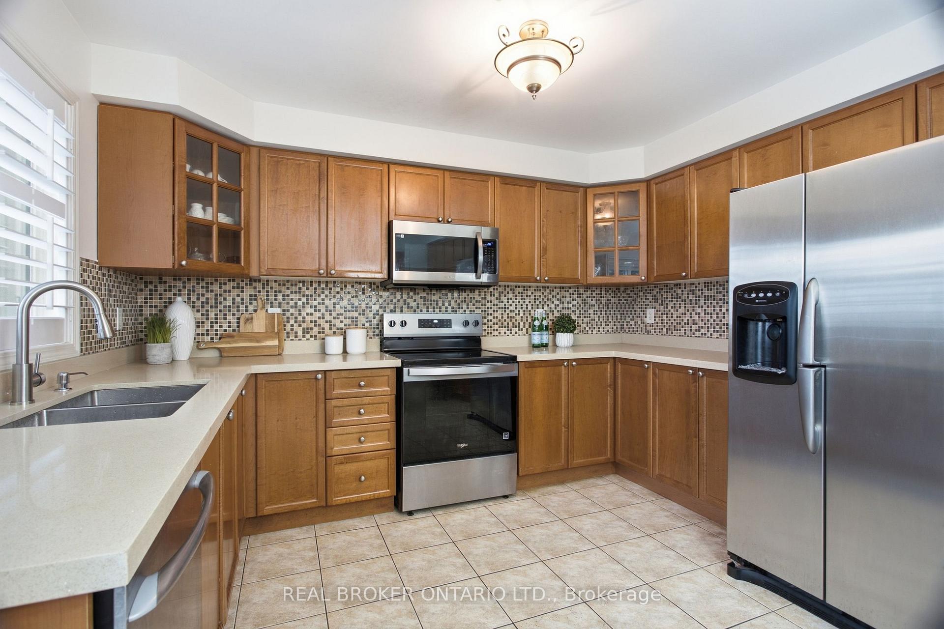 Photo 18 of 35 Bonavista Drive, Brampton, Credit Valley — HOMEH