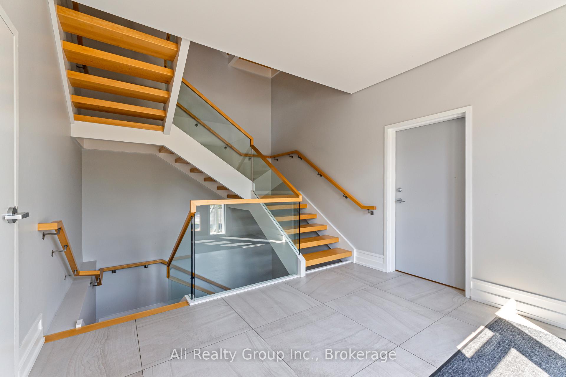 Photo 4 of 69 Donald Street, Ottawa, Overbrook — HOMEH