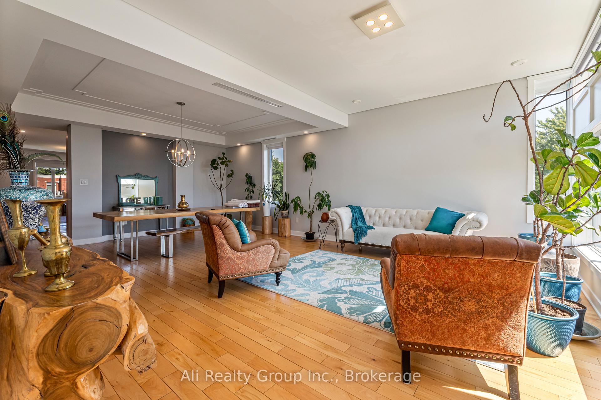 Photo 5 of 69 Donald Street, Ottawa, Overbrook — HOMEH