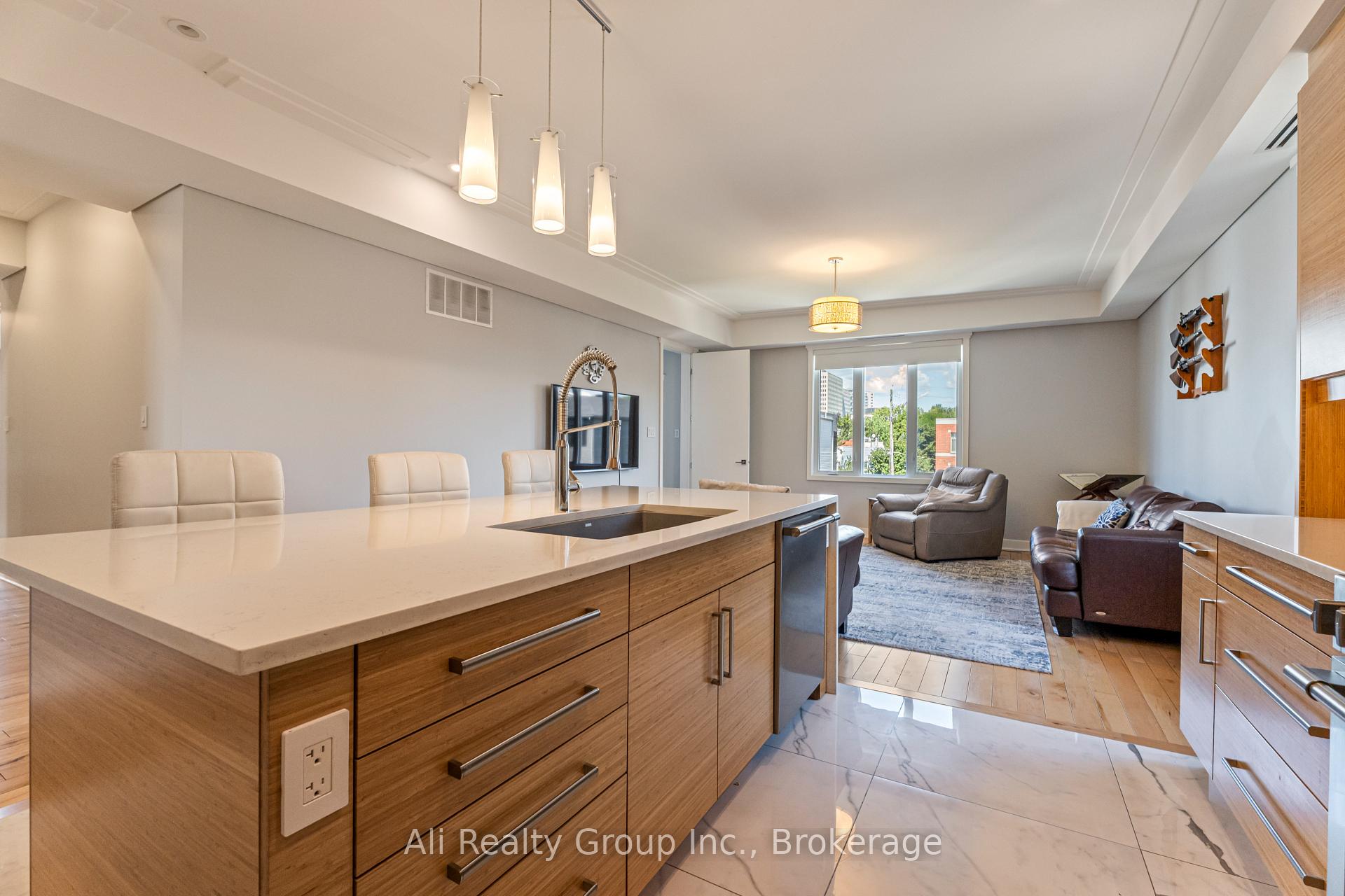 Photo 8 of 69 Donald Street, Ottawa, Overbrook — HOMEH
