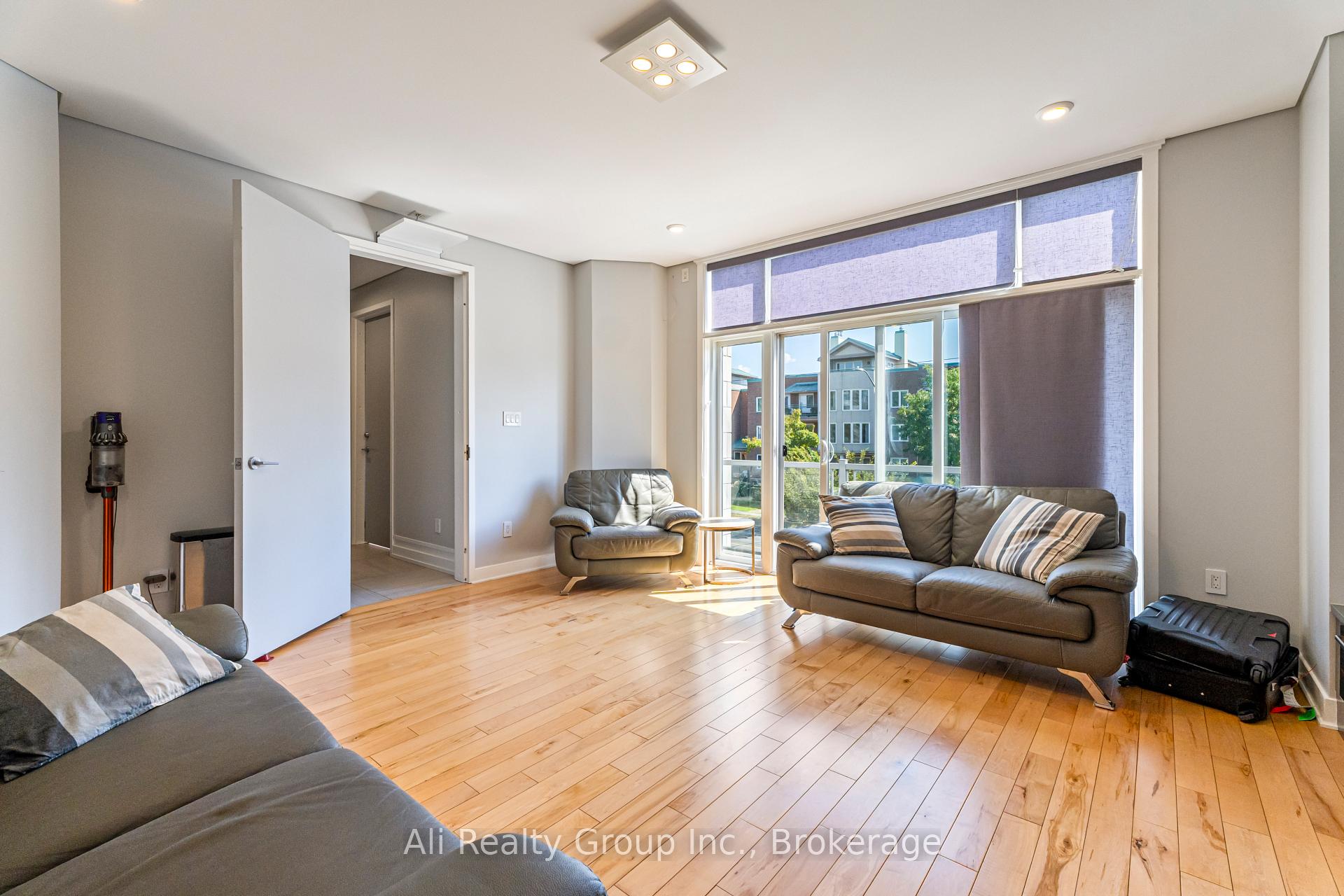 Photo 11 of 69 Donald Street, Ottawa, Overbrook — HOMEH