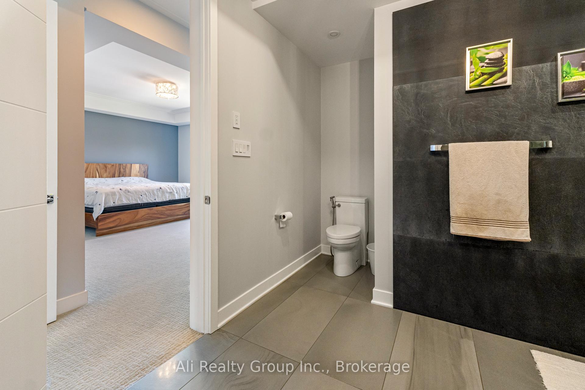 Photo 24 of 69 Donald Street, Ottawa, Overbrook — HOMEH