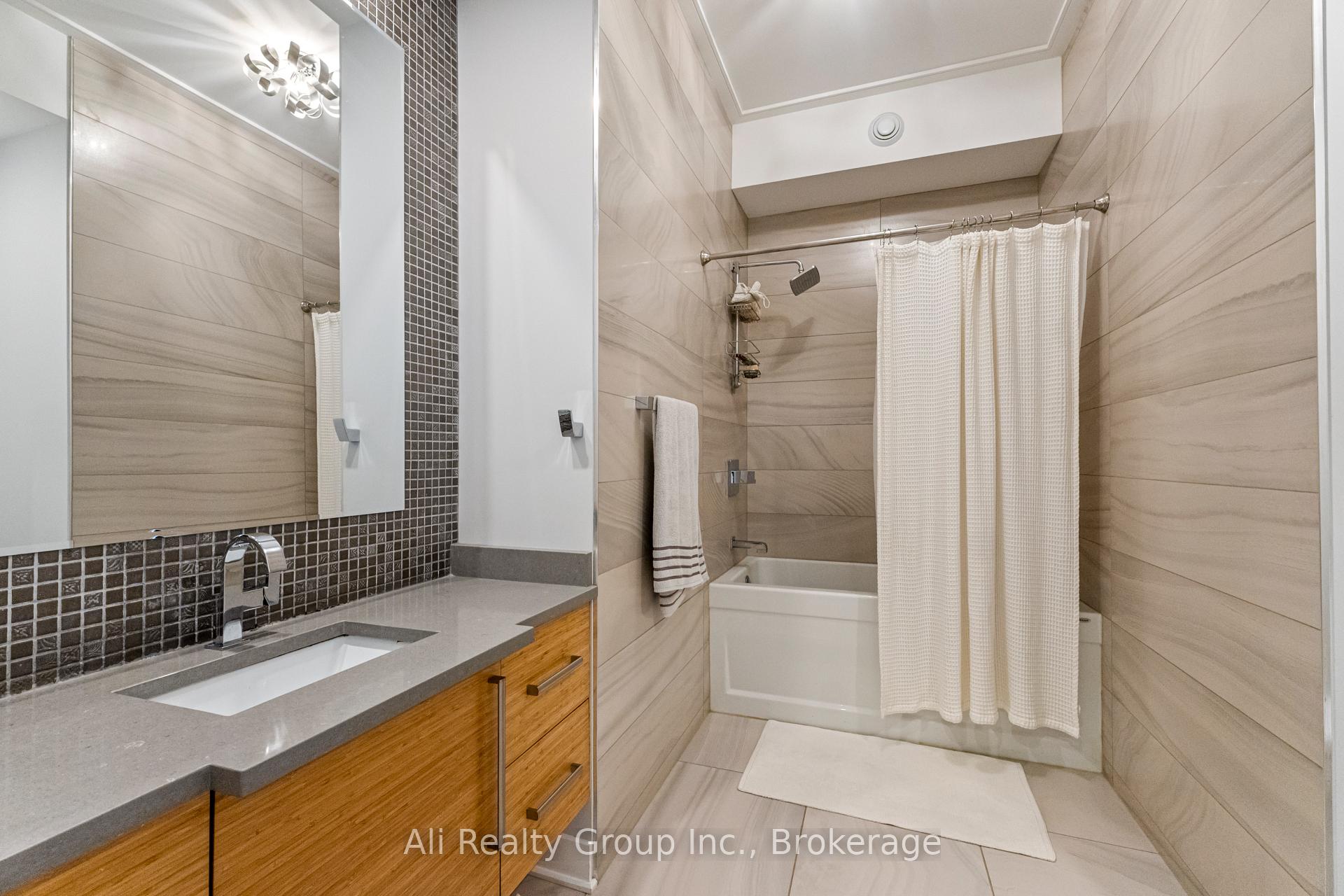 Photo 26 of 69 Donald Street, Ottawa, Overbrook — HOMEH