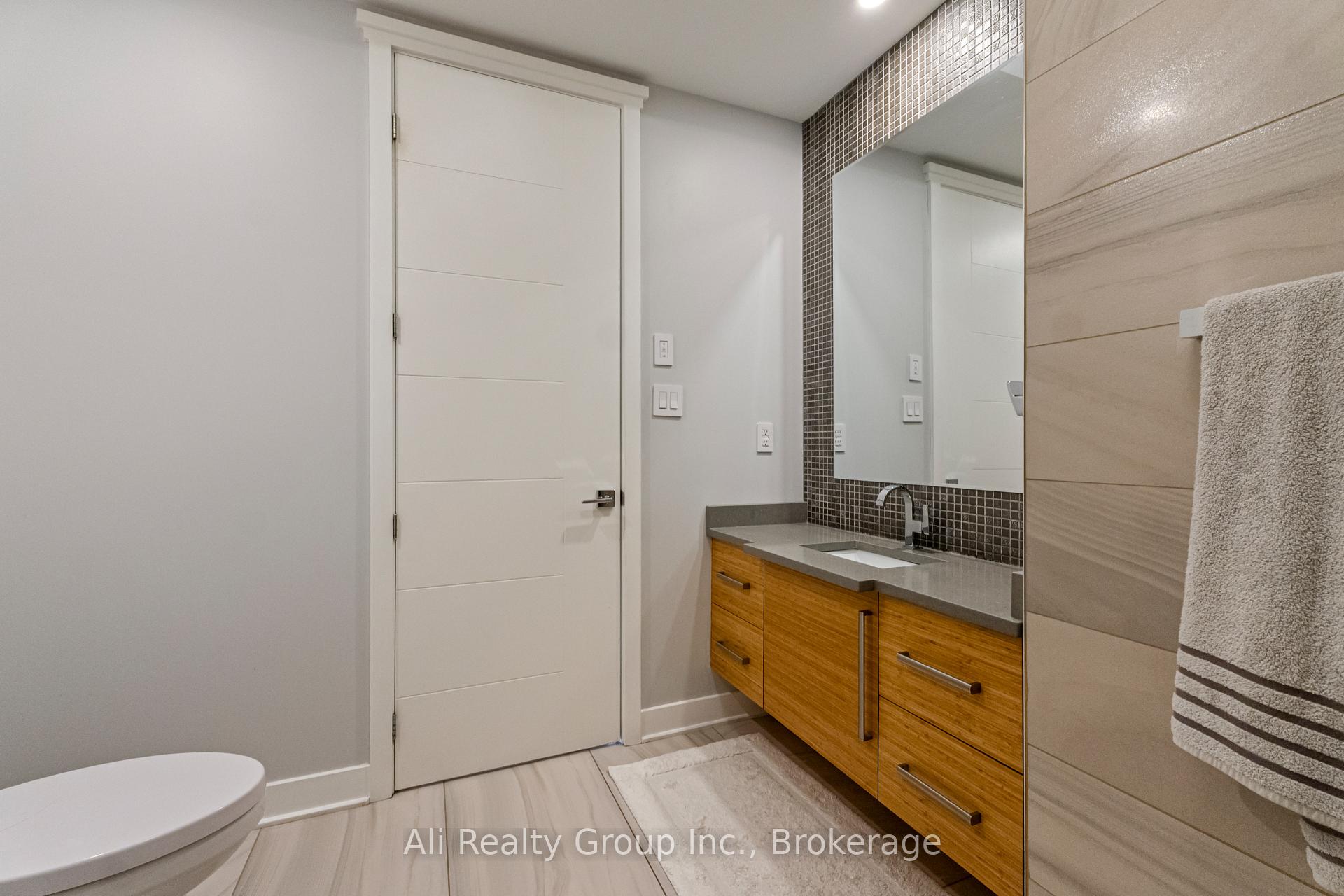 Photo 33 of 69 Donald Street, Ottawa, Overbrook — HOMEH