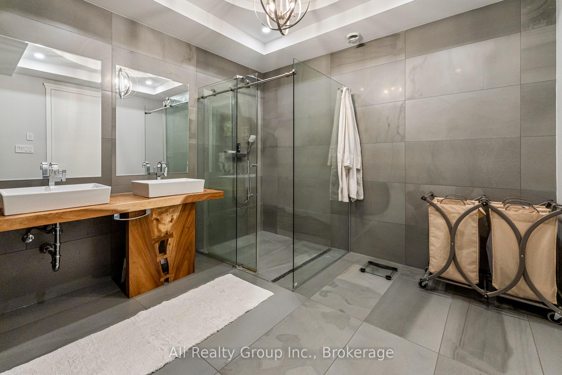 Photo 34 of 69 Donald Street, Ottawa, Overbrook — HOMEH
