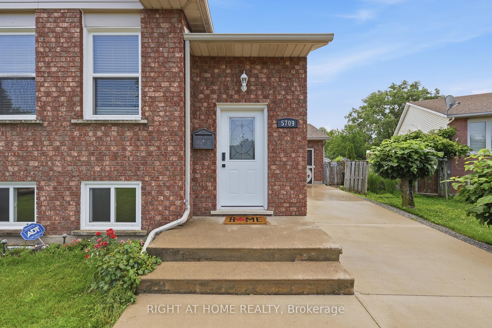 Photo 2 of 5709 Deerbrook Street, Niagara Falls, Oldfield — HOMEH