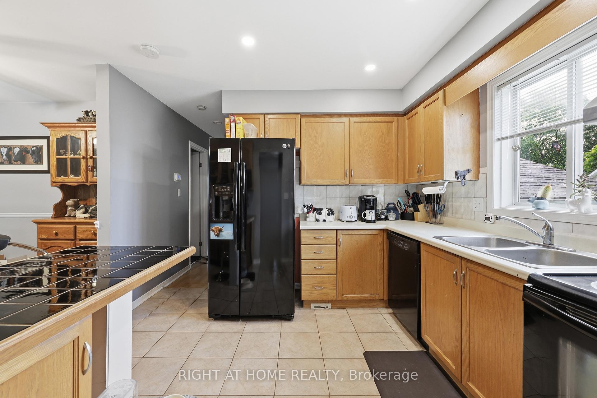 Photo 10 of 5709 Deerbrook Street, Niagara Falls, Oldfield — HOMEH