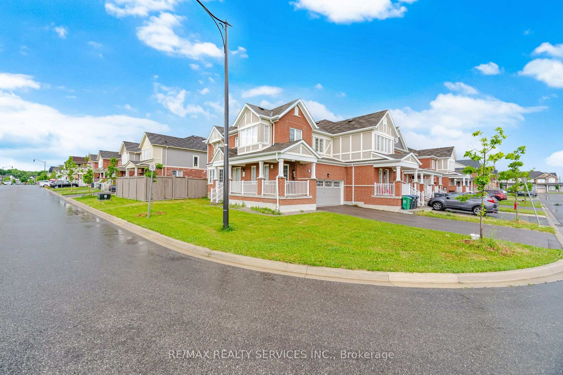 Photo 3 of Unit Upper, 75 Benhurst Crescent, Brampton, Northwest Brampton — HOMEH