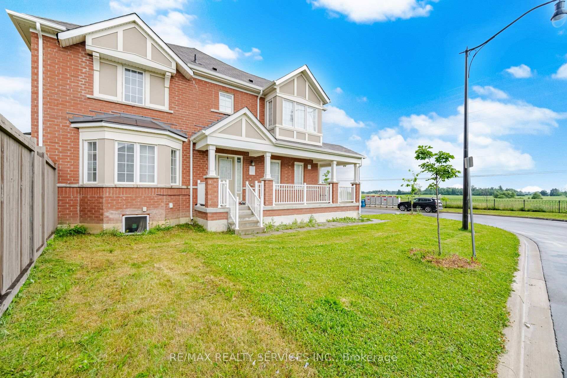 Photo 4 of Unit Upper, 75 Benhurst Crescent, Brampton, Northwest Brampton — HOMEH