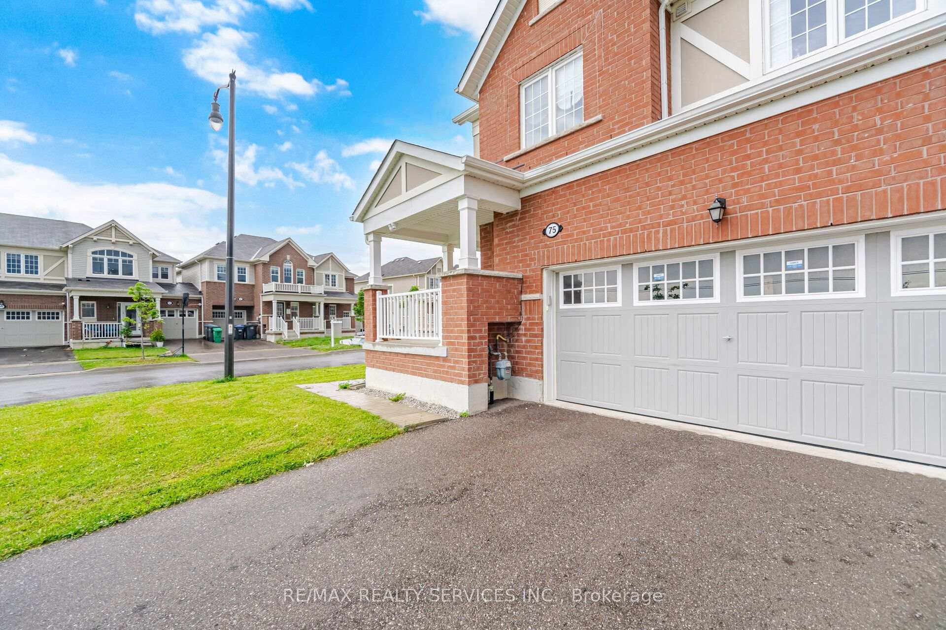 Photo 5 of Unit Upper, 75 Benhurst Crescent, Brampton, Northwest Brampton — HOMEH