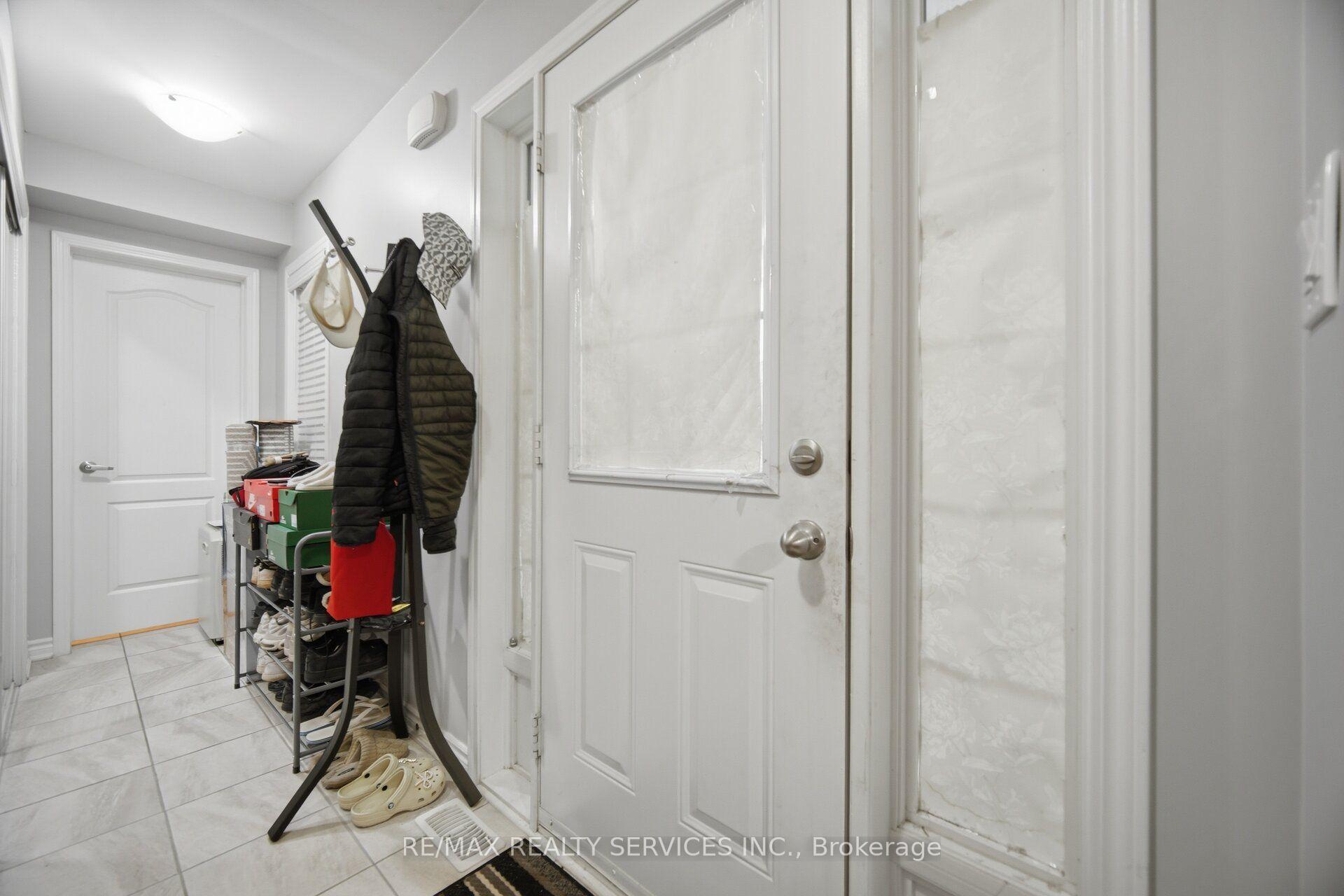 Photo 9 of Unit Upper, 75 Benhurst Crescent, Brampton, Northwest Brampton — HOMEH