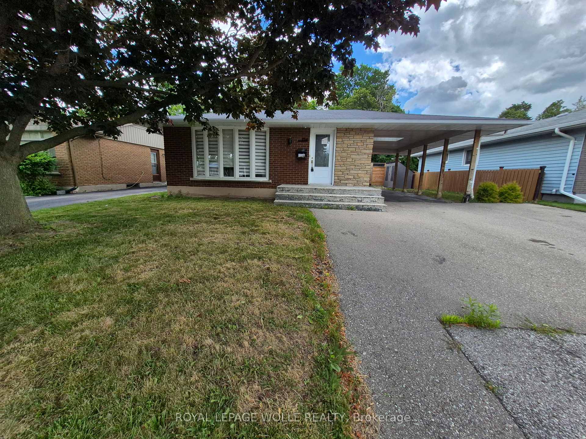 Photo 2 of 154 Appalachian Crescent, Kitchener, Alpine — HOMEH