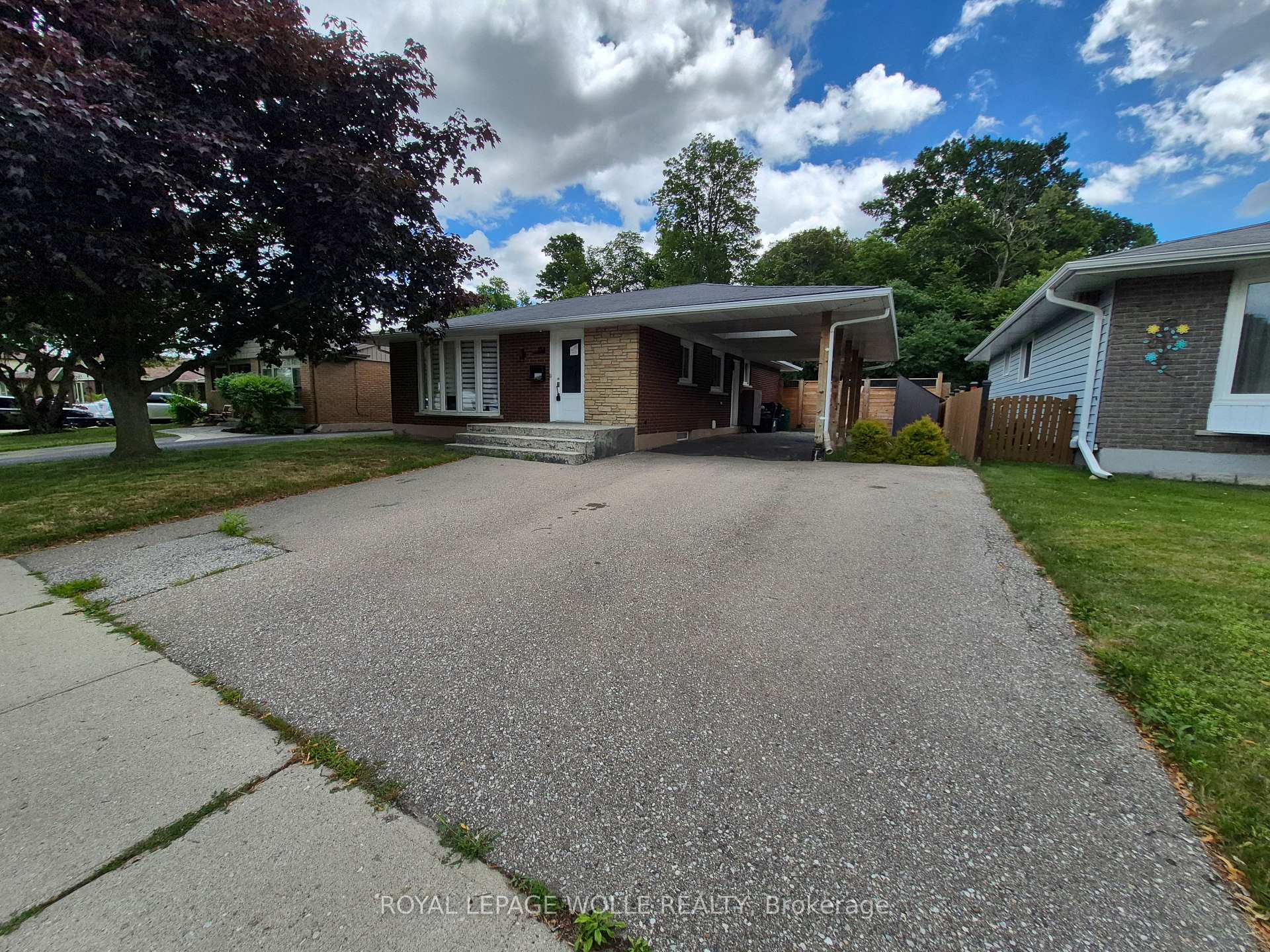 Photo 3 of 154 Appalachian Crescent, Kitchener, Alpine — HOMEH