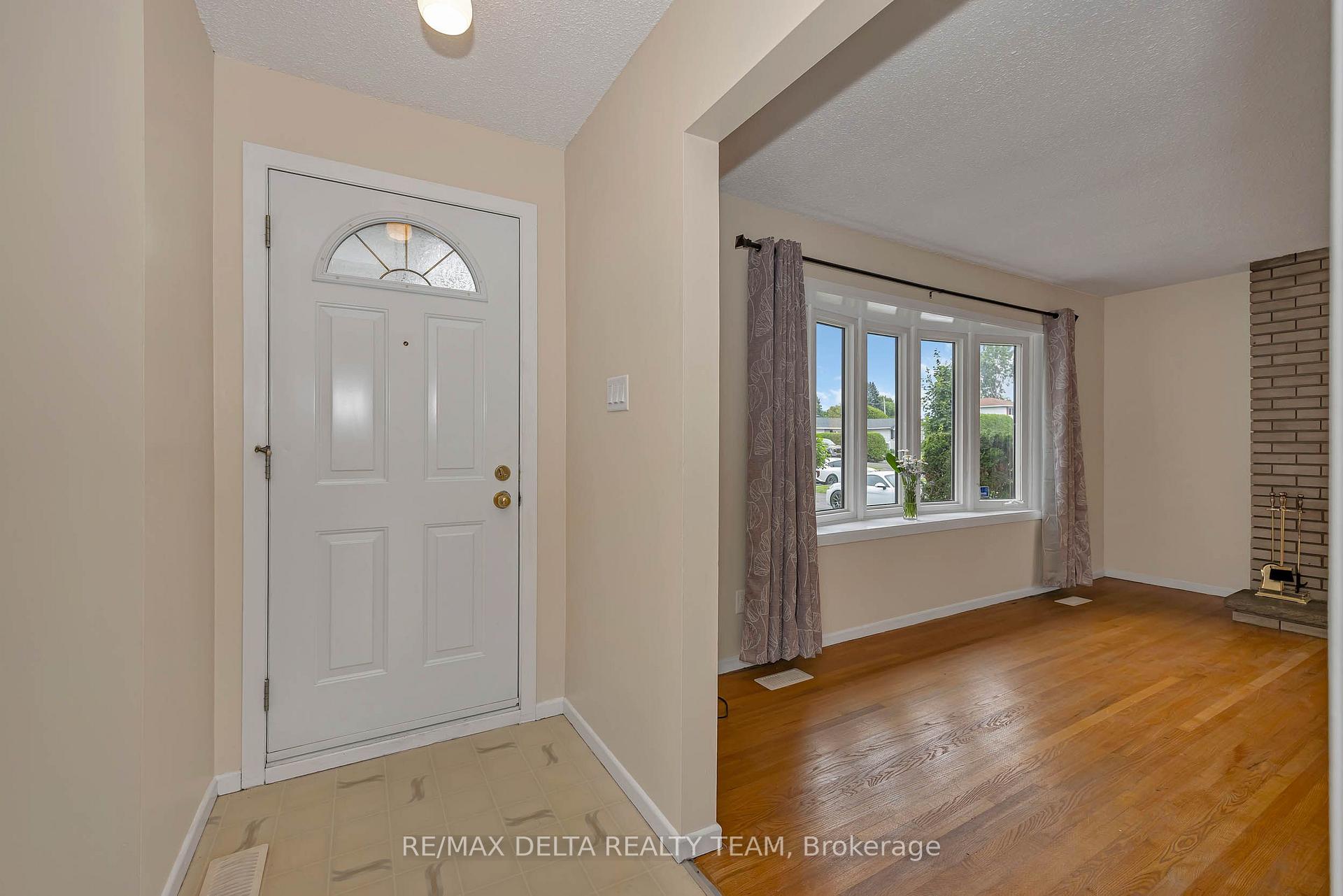 Photo 3 of 278 Gleneagles Avenue, Ottawa, Bilberry Creek/Queenswood Heights — HOMEH