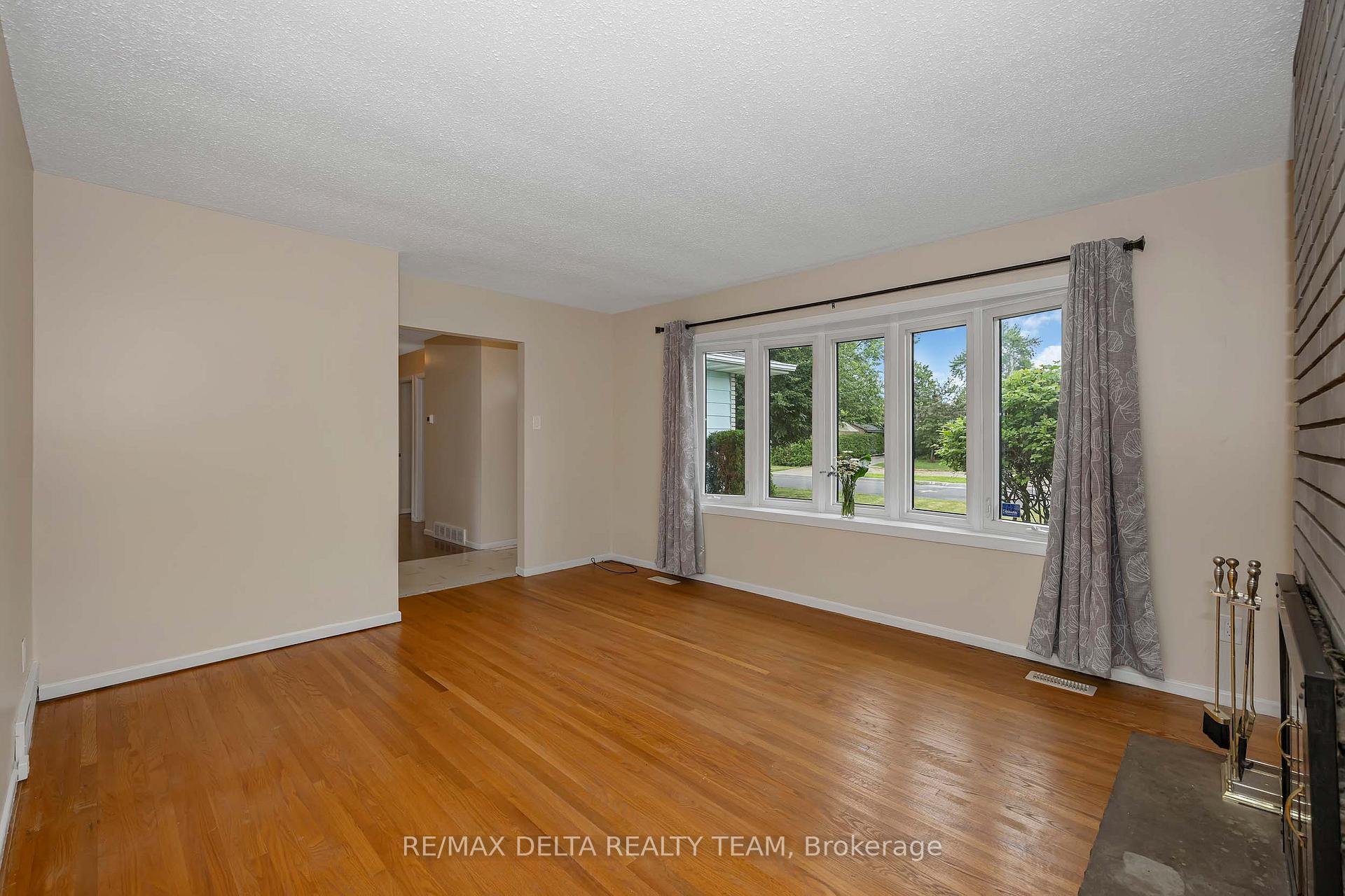 Photo 5 of 278 Gleneagles Avenue, Ottawa, Bilberry Creek/Queenswood Heights — HOMEH