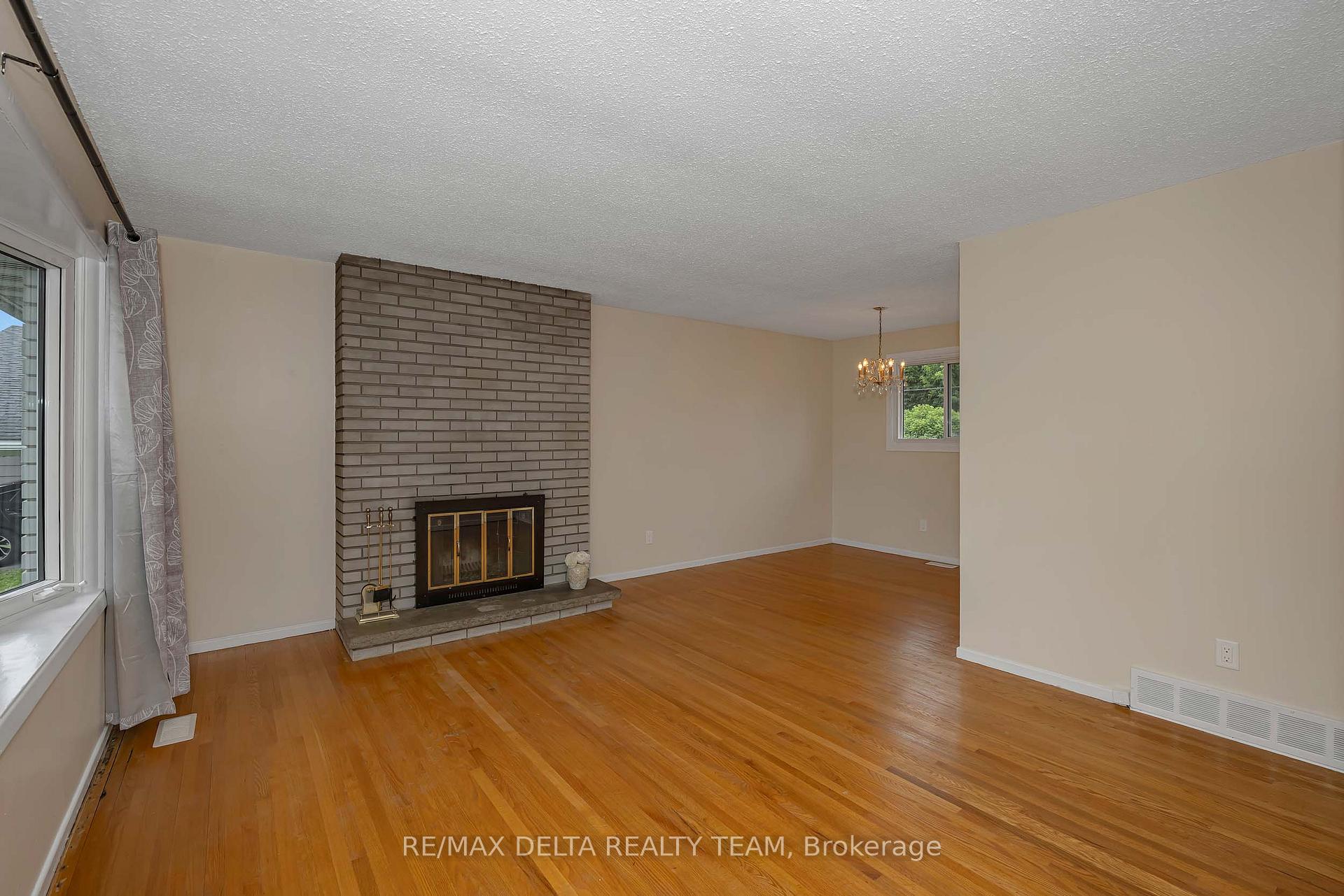 Photo 7 of 278 Gleneagles Avenue, Ottawa, Bilberry Creek/Queenswood Heights — HOMEH