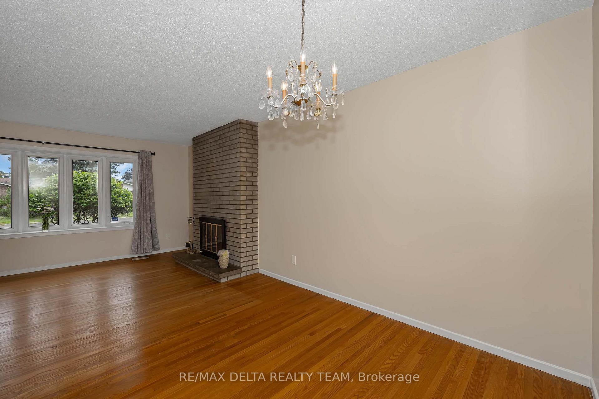 Photo 9 of 278 Gleneagles Avenue, Ottawa, Bilberry Creek/Queenswood Heights — HOMEH