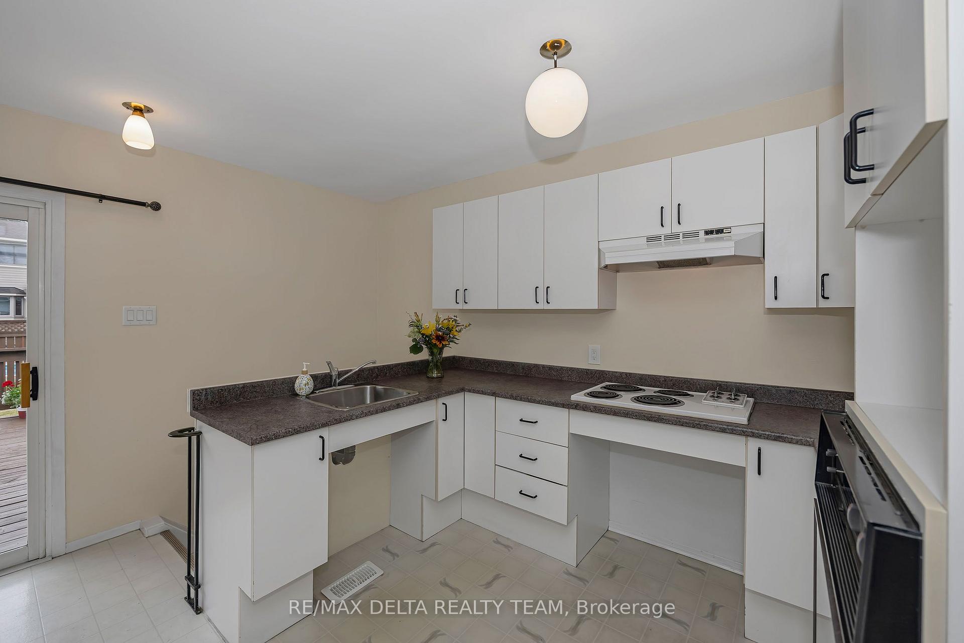 Photo 10 of 278 Gleneagles Avenue, Ottawa, Bilberry Creek/Queenswood Heights — HOMEH
