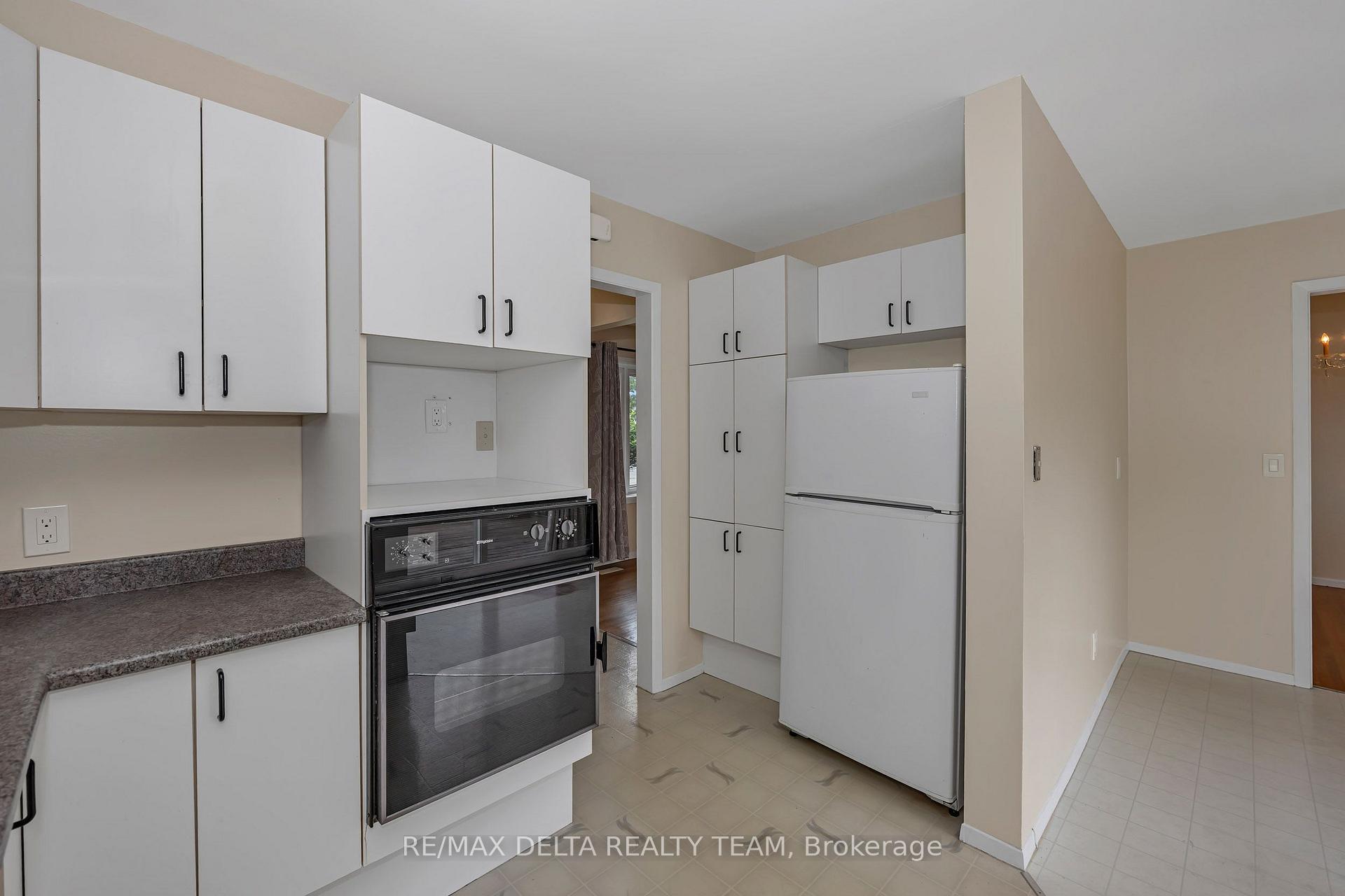Photo 12 of 278 Gleneagles Avenue, Ottawa, Bilberry Creek/Queenswood Heights — HOMEH