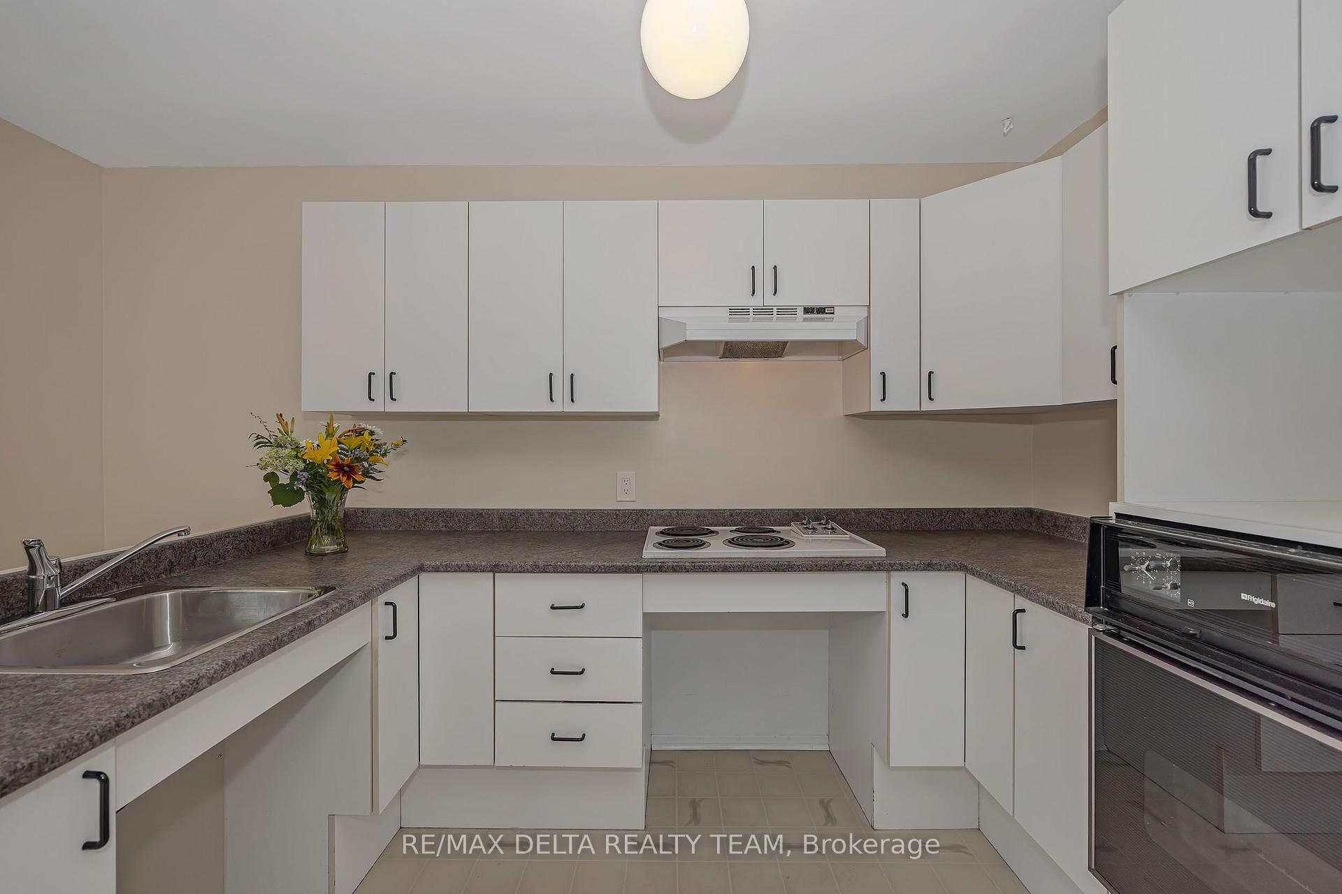 Photo 13 of 278 Gleneagles Avenue, Ottawa, Bilberry Creek/Queenswood Heights — HOMEH
