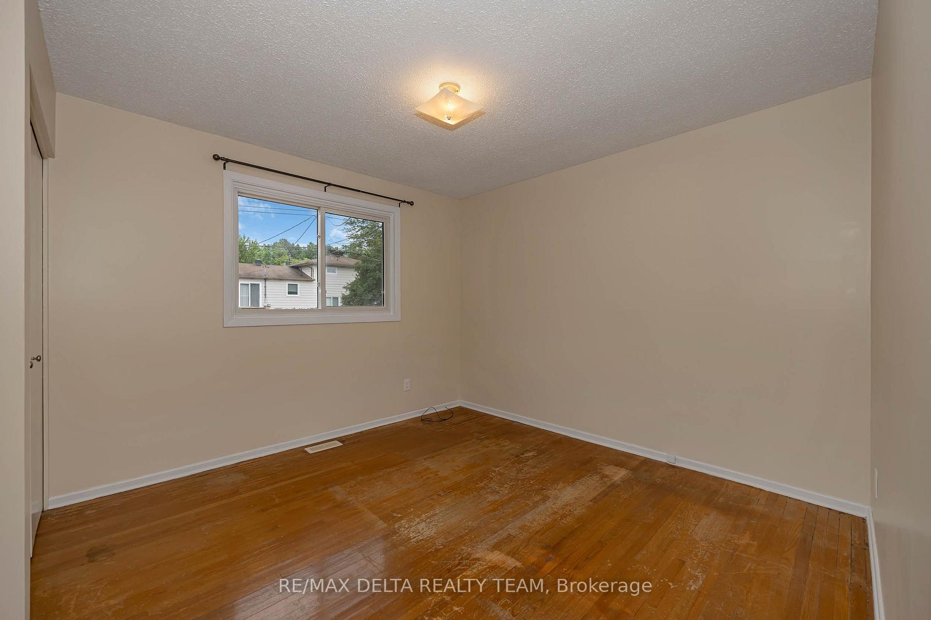 Photo 15 of 278 Gleneagles Avenue, Ottawa, Bilberry Creek/Queenswood Heights — HOMEH