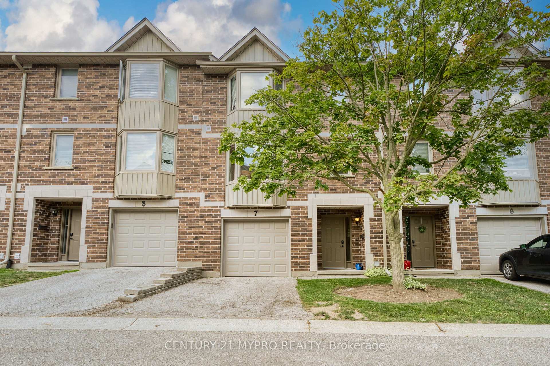 Photo of Unit 7, 1548 Richmond Street