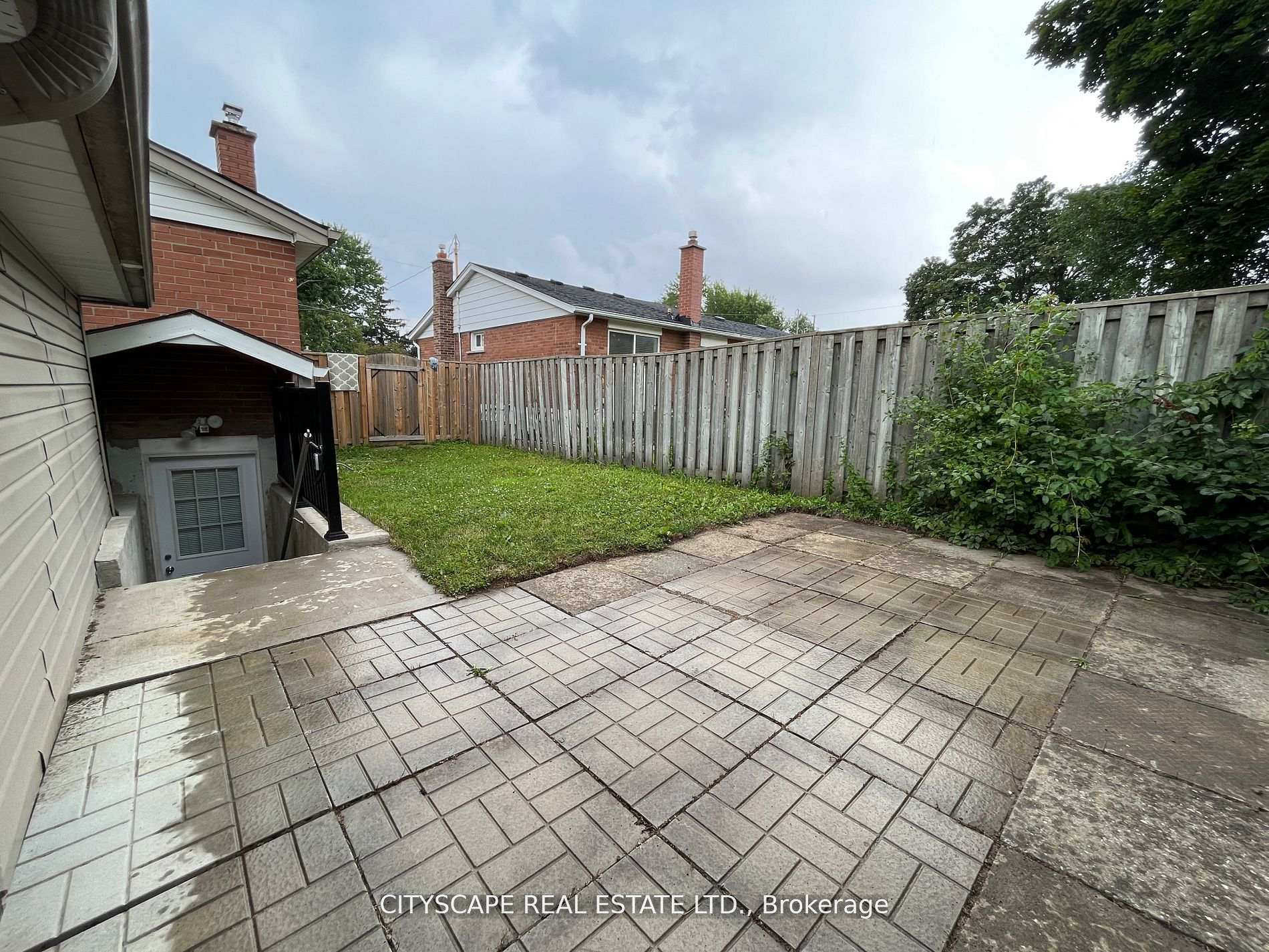 Photo 8 of Unit Bsmt, 2 Leslie Street, Brampton, Northwood Park — HOMEH