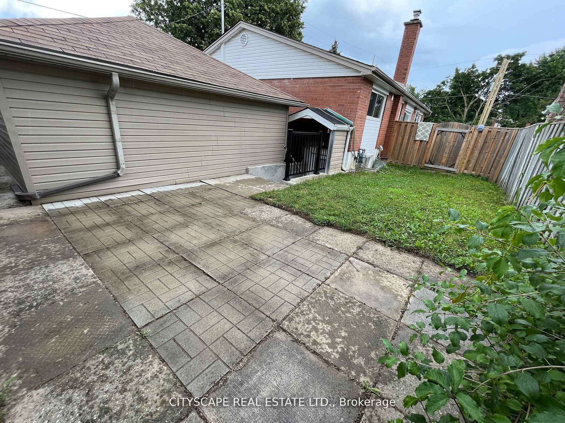 Photo 9 of Unit Bsmt, 2 Leslie Street, Brampton, Northwood Park — HOMEH