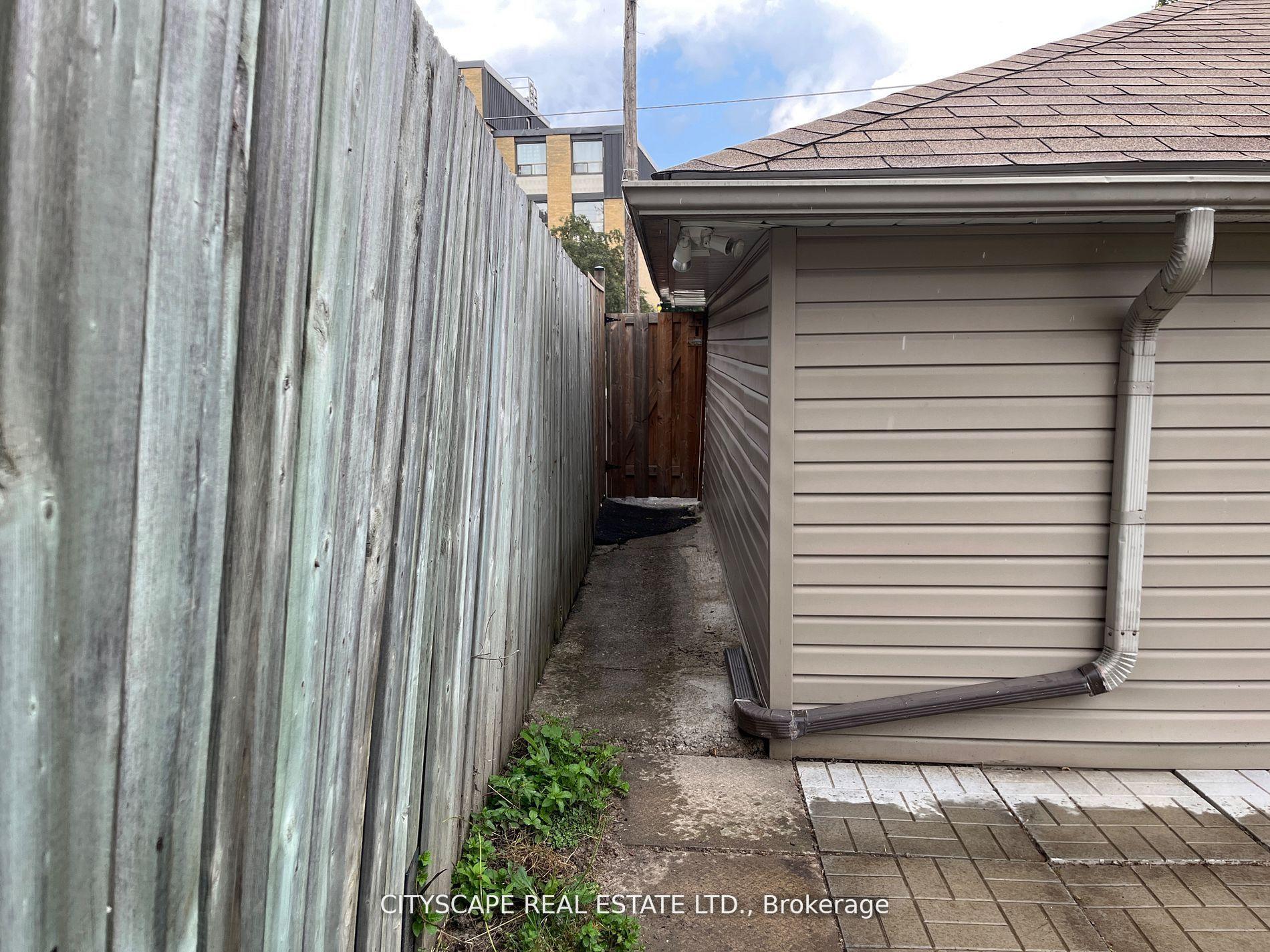 Photo 10 of Unit Bsmt, 2 Leslie Street, Brampton, Northwood Park — HOMEH