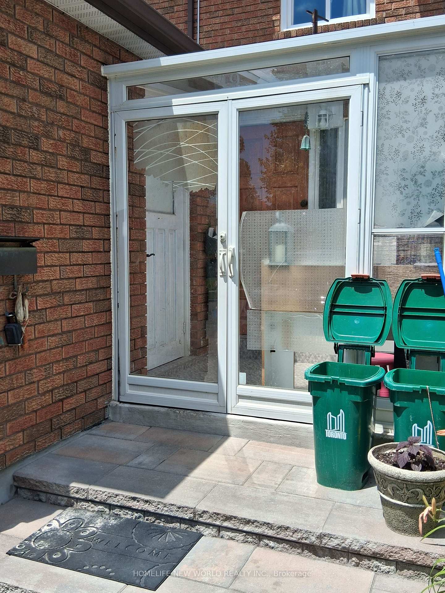 Photo 2 of 49 Burnt Bark Drive, Scarborough, Steeles — HOMEH