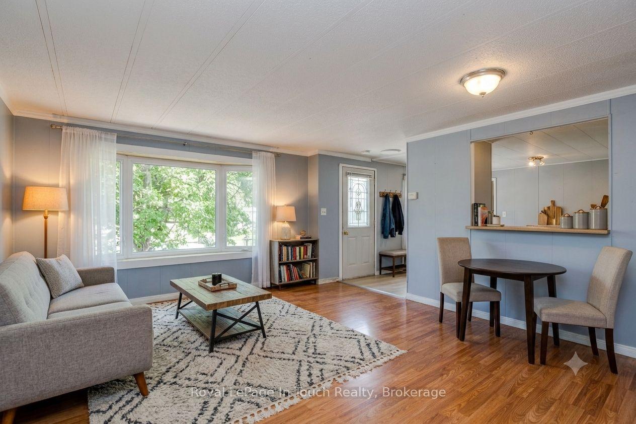 Photo 2 of 21 Vics Road, Midland — HOMEH