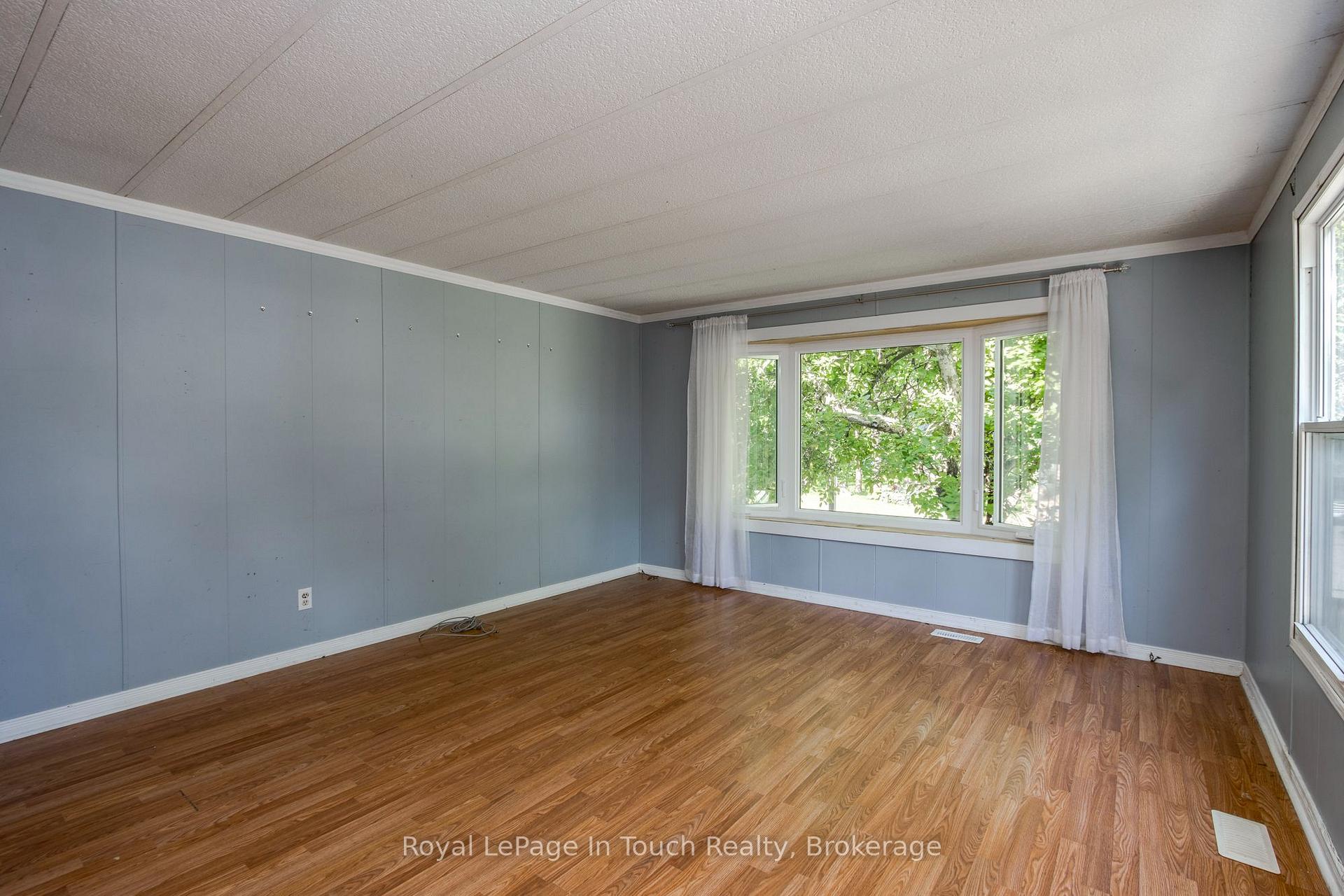 Photo 3 of 21 Vics Road, Midland — HOMEH